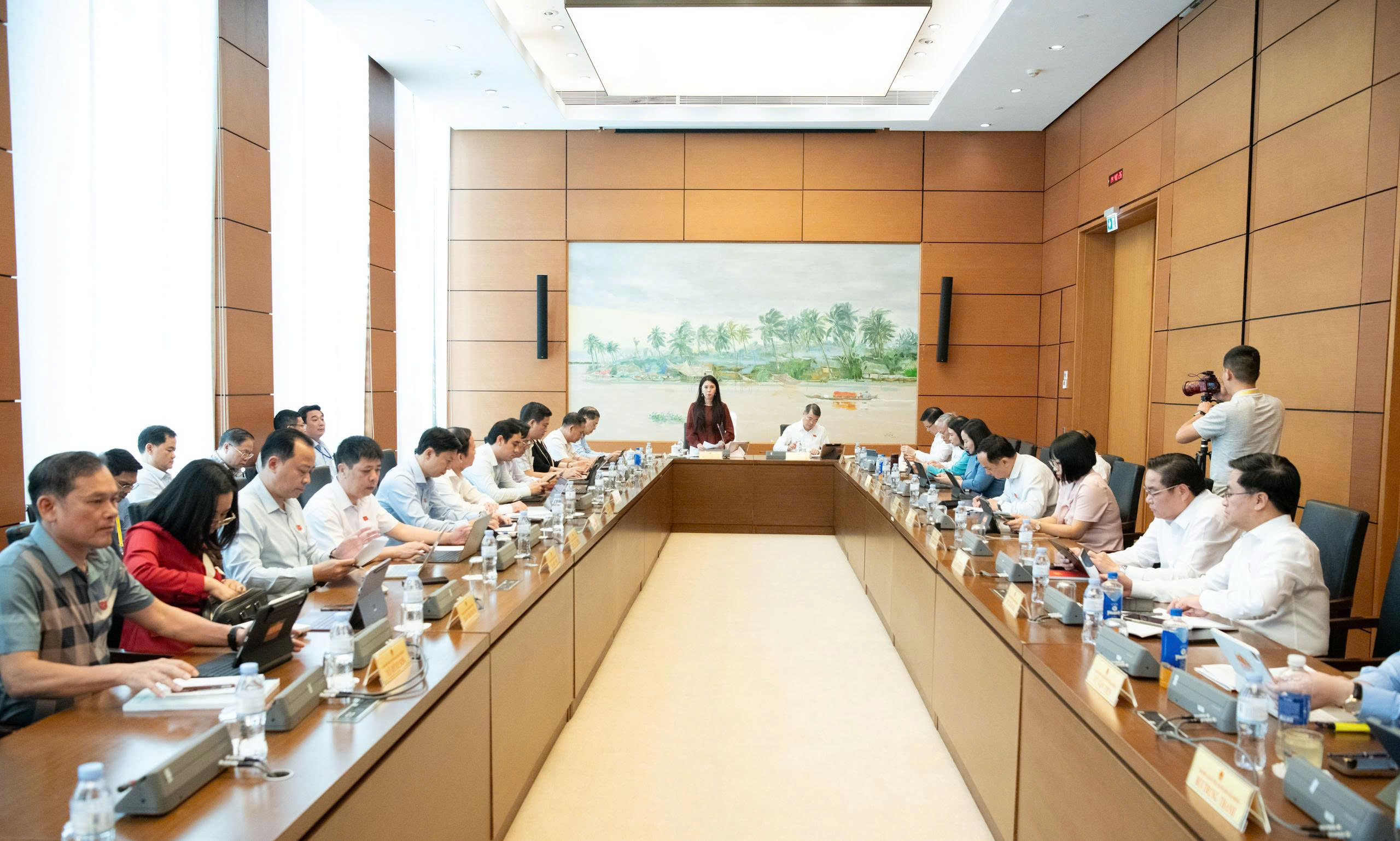 Thủ tướng: Ph&aacute;t triển điện phải bảo đảm h&agrave;i h&ograve;a lợi &iacute;ch giữa Nh&agrave; nước, người d&acirc;n, nh&agrave; đầu  - Ảnh 2.
