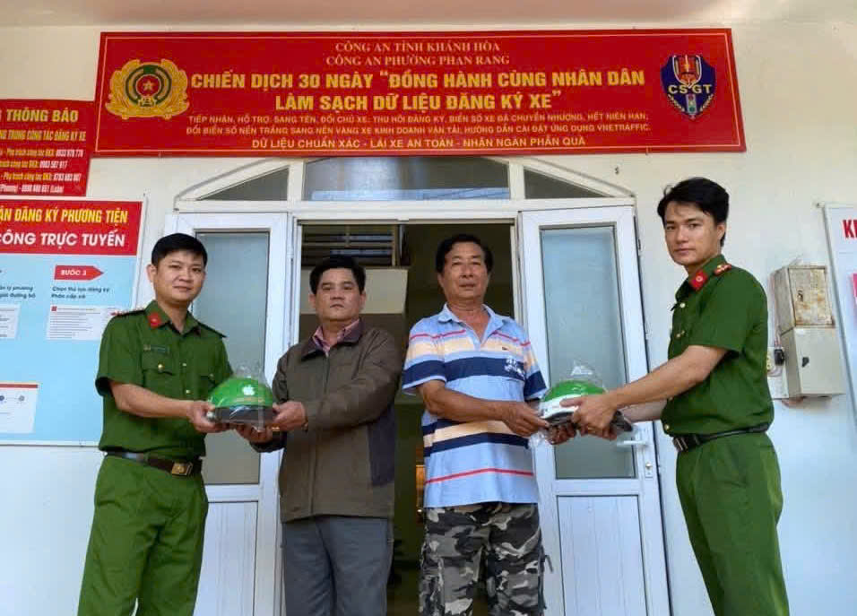 Khánh Hòa phát động chiến dịch 30 ngày làm sạch dữ liệu đăng ký xe- Ảnh 2.