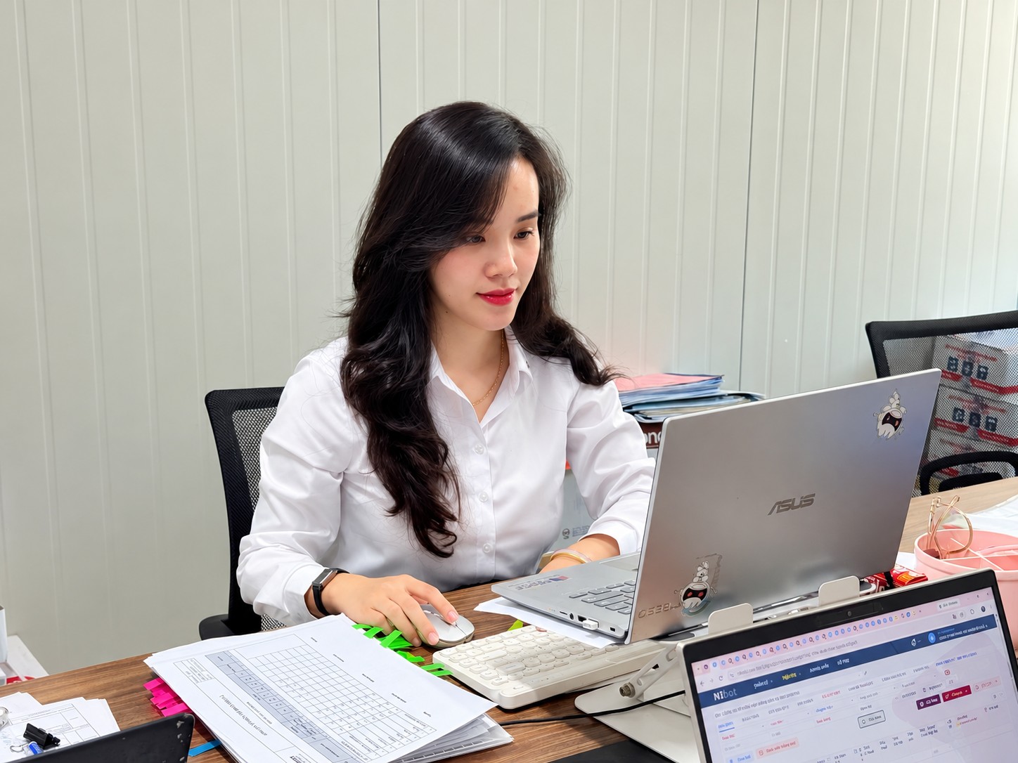 Những "B&ocirc;ng hồng th&eacute;p" tr&ecirc;n cung đường cao tốc - Ảnh 2.