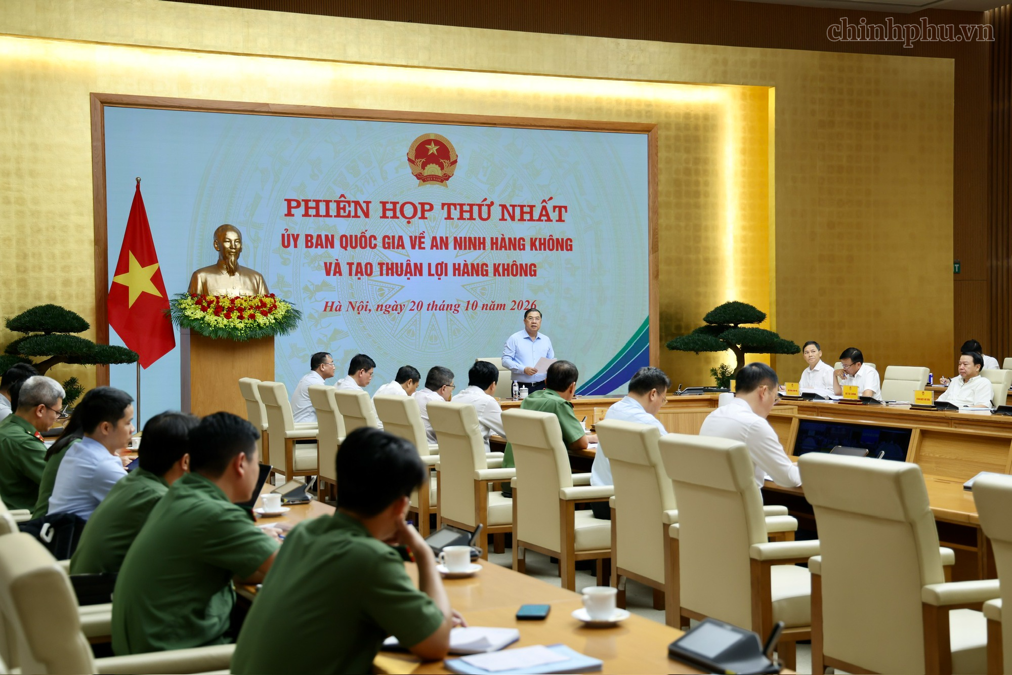 Ph&oacute; Thủ tướng Thường trực: Bảo đảm tuyệt đối an ninh, an to&agrave;n, thuận lợi cho h&agrave;ng kh&ocirc;ng- Ảnh 7.