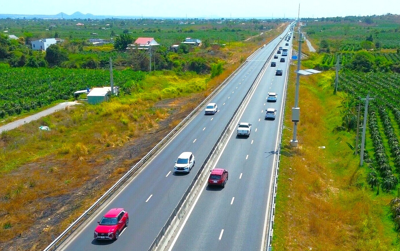 Phương tiện được chạy tốc độ tối đa 90km/h tr&ecirc;n cao tốc Vĩnh Hảo - Phan Thiết - Ảnh 1.