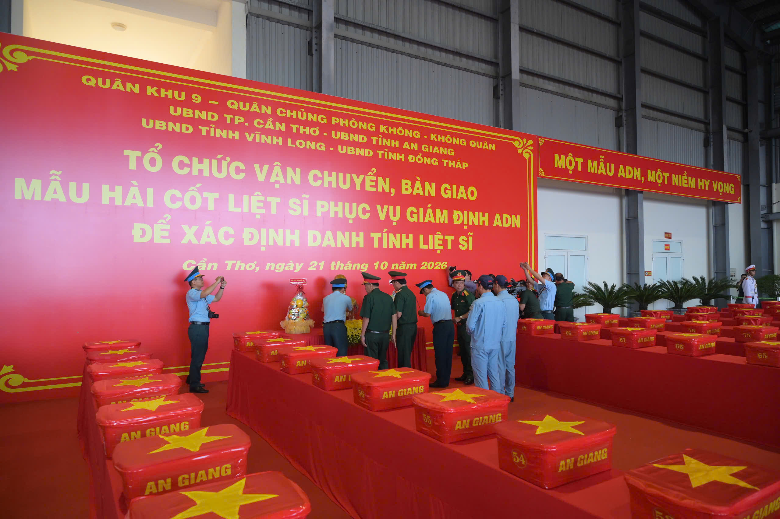 Qu&acirc;n khu 9 vận chuyển th&ecirc;m 8.453 mẫu h&agrave;i cốt liệt sĩ đưa gi&aacute;m định- Ảnh 3.