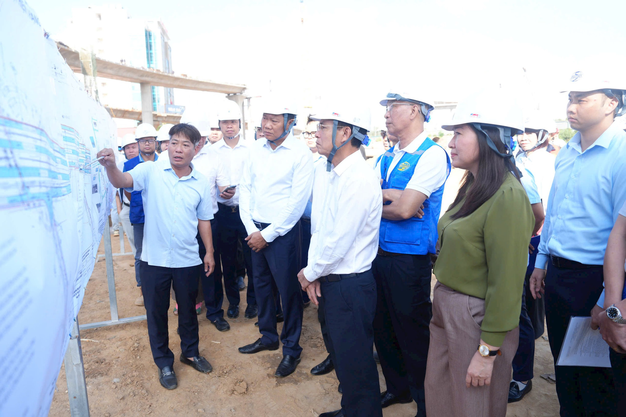 H&agrave; Nội th&uacute;c tiến độ giải ph&oacute;ng mặt bằng ba dự &aacute;n giao th&ocirc;ng trọng điểm- Ảnh 1.