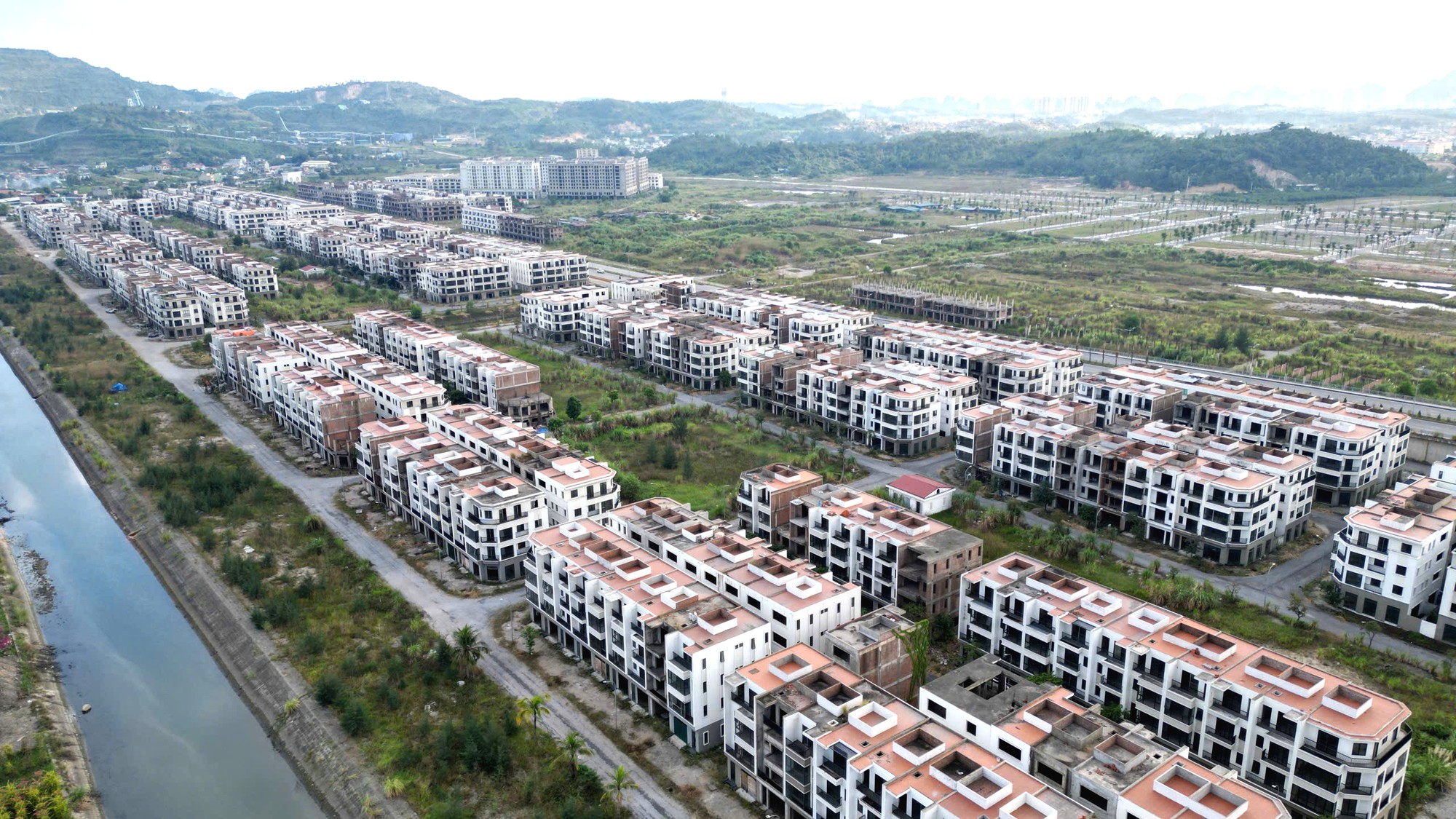 Quảng Ninh: Thúc tiến độ hoàn thiện hạ tầng dự án FLC, hướng tới cấp sổ cho nhà đầu tư- Ảnh 2.