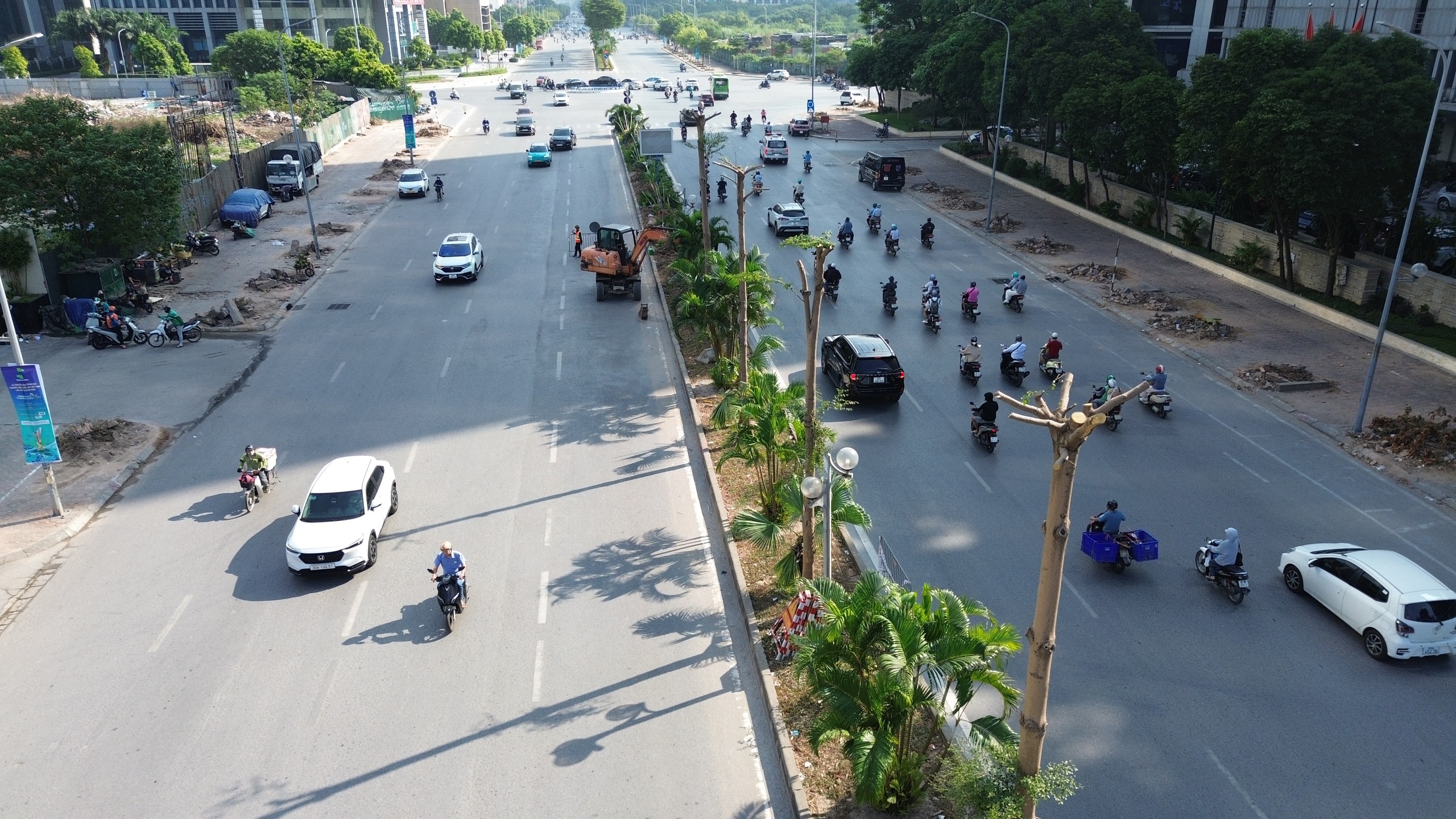 Cận cảnh: X&eacute;n vỉa h&egrave;, di dời h&agrave;ng loạt c&acirc;y xanh, chuẩn bị x&acirc;y hầm chui hơn 960 tỷ đồng - Ảnh 6.