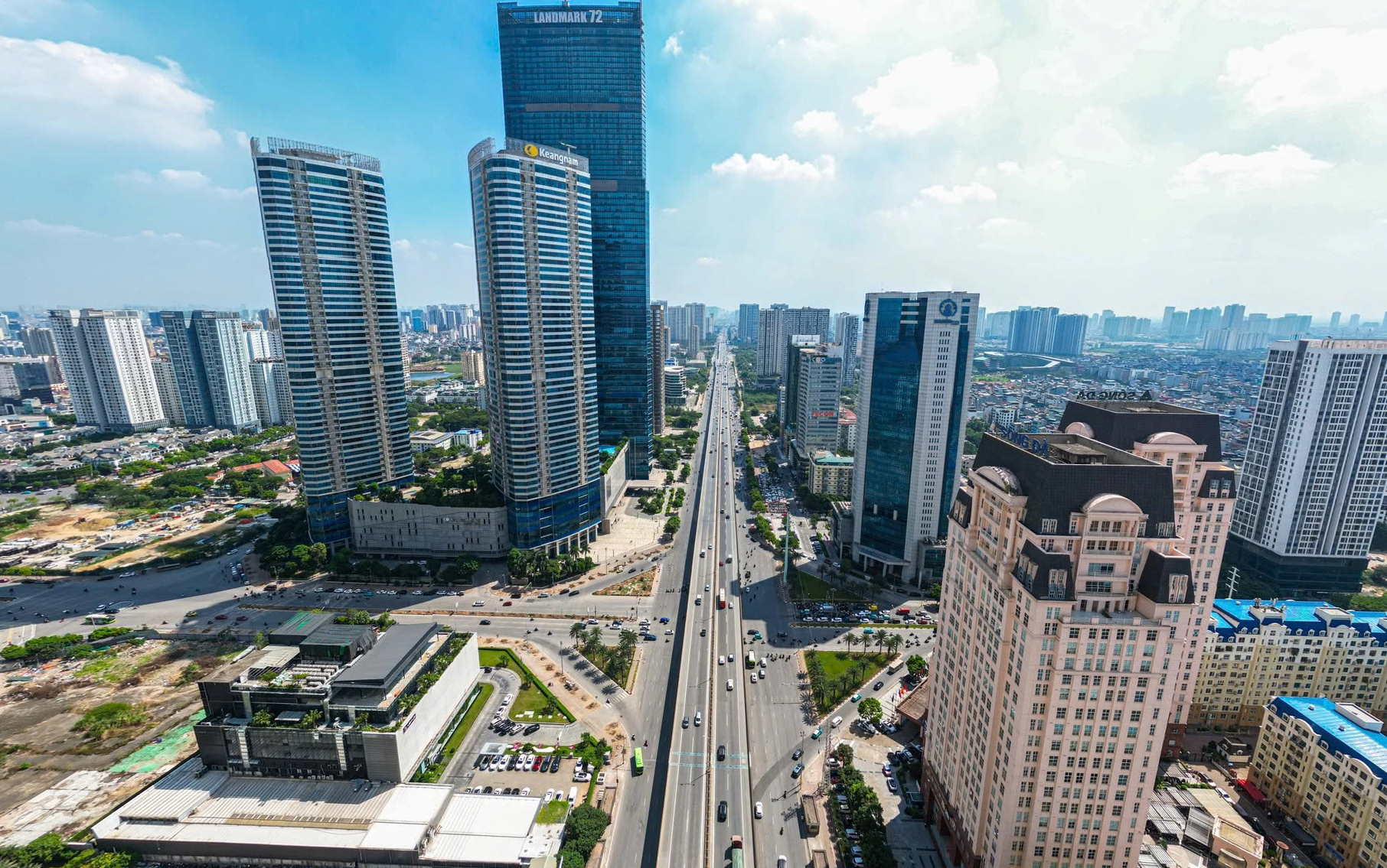 Cận cảnh: X&eacute;n vỉa h&egrave;, di dời h&agrave;ng loạt c&acirc;y xanh, chuẩn bị x&acirc;y hầm chui hơn 960 tỷ đồng - Ảnh 2.