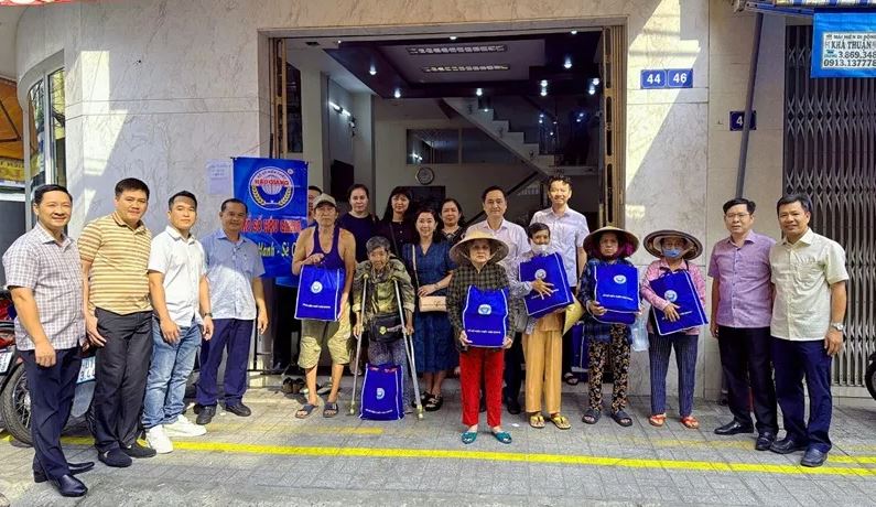 Nghĩa t&igrave;nh với người b&aacute;n v&eacute; số dạo ở Cần Thơ- Ảnh 3.