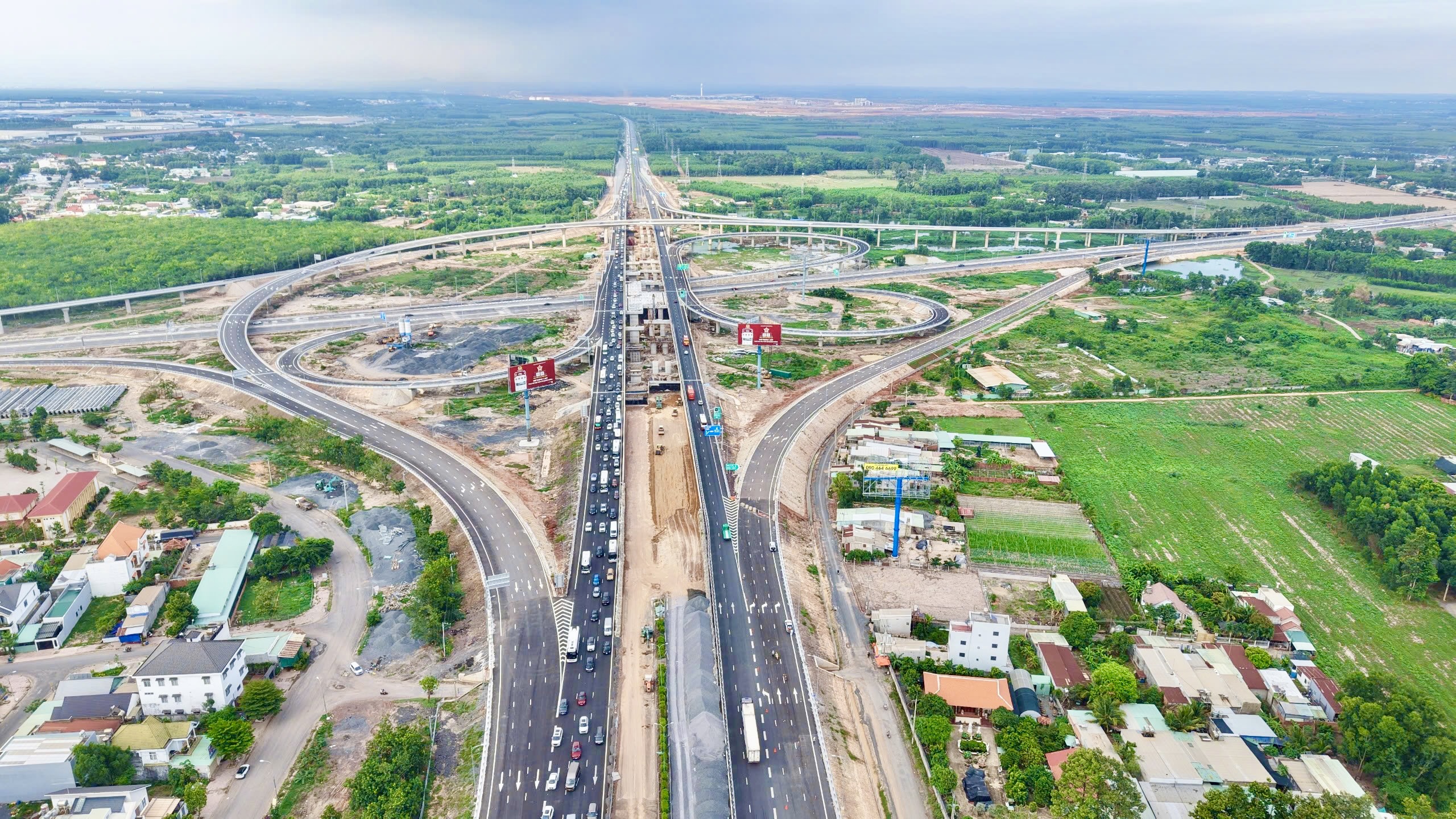Đồng Nai dốc lực tạo đ&agrave; bứt ph&aacute;, quyết t&acirc;m đạt mục ti&ecirc;u tăng trưởng hai con số- Ảnh 2.