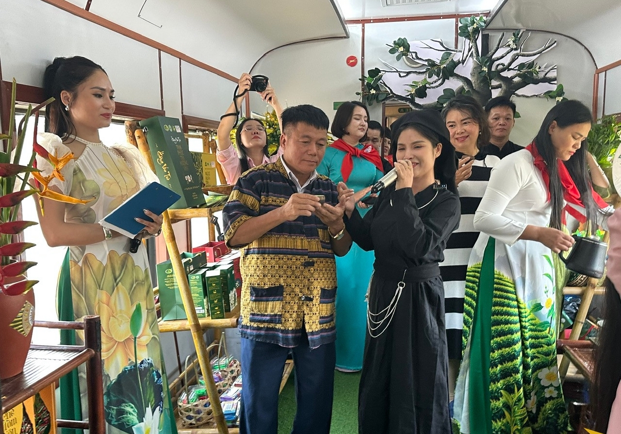 Đường sắt mở b&aacute;n tour du lịch Festival Tr&agrave; Th&aacute;i Nguy&ecirc;n bằng t&agrave;u hỏa, gi&aacute; từ 790.000 đồng - Ảnh 1.