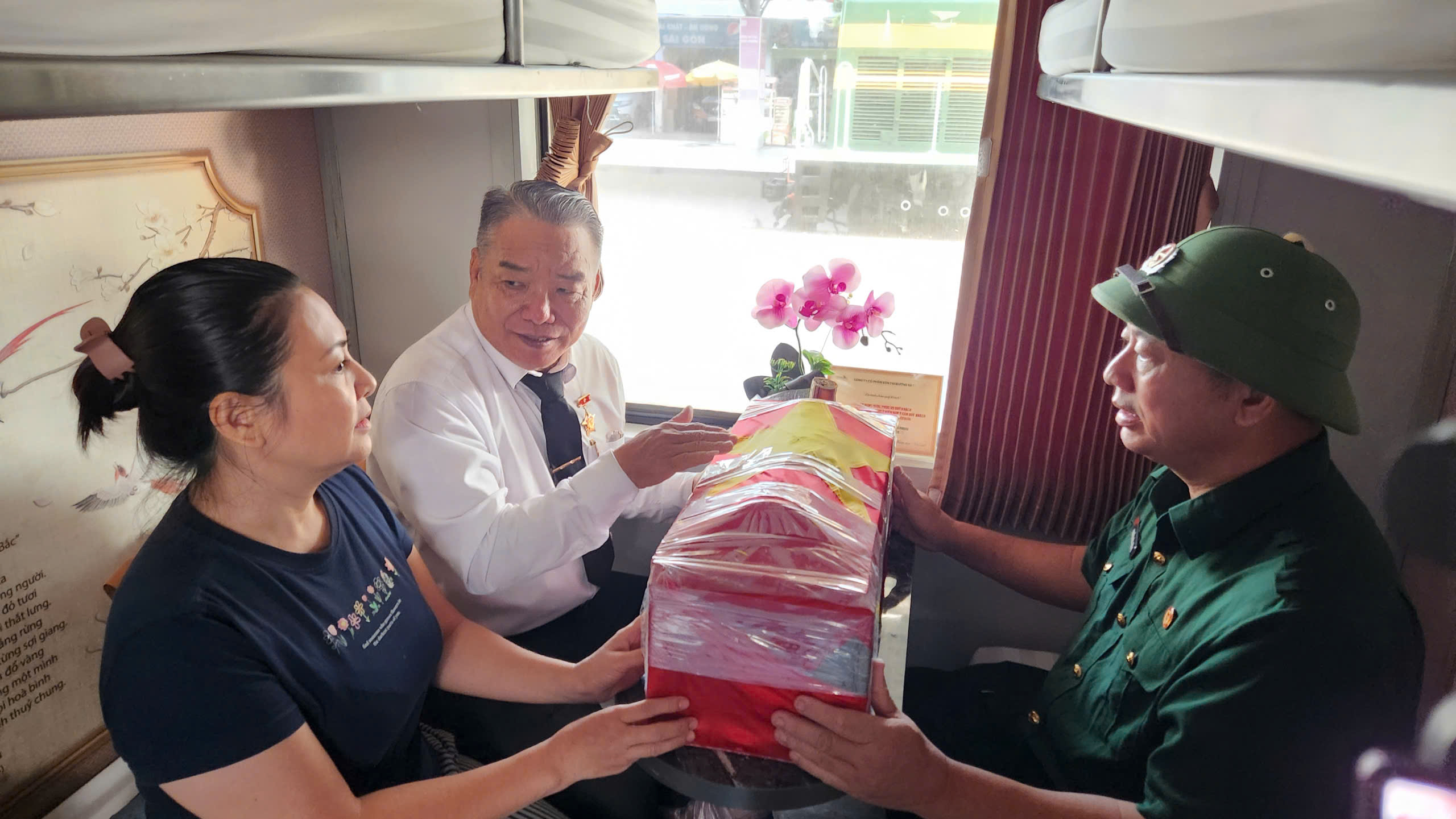TP.HCM đ&oacute;n h&agrave;i cốt liệt sĩ hy sinh ở Quảng Trị về an nghỉ sau 54 năm- Ảnh 1.