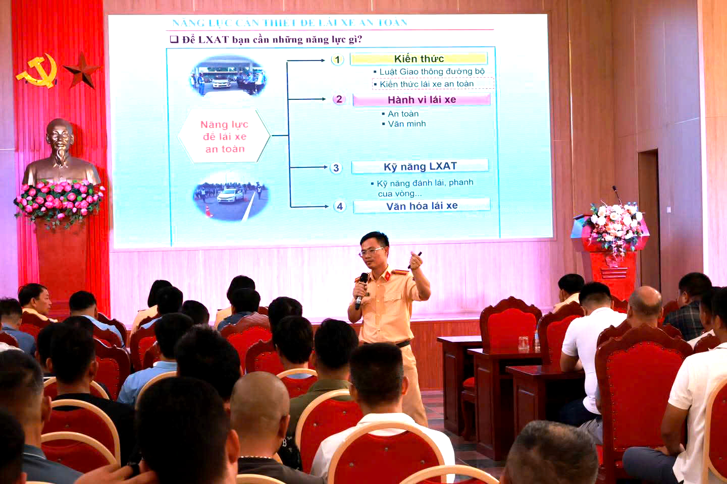 Ph&uacute; Thọ: Hơn 100 l&aacute;i xe tải được hướng dẫn kỹ năng l&aacute;i xe an to&agrave;n - Ảnh 1.