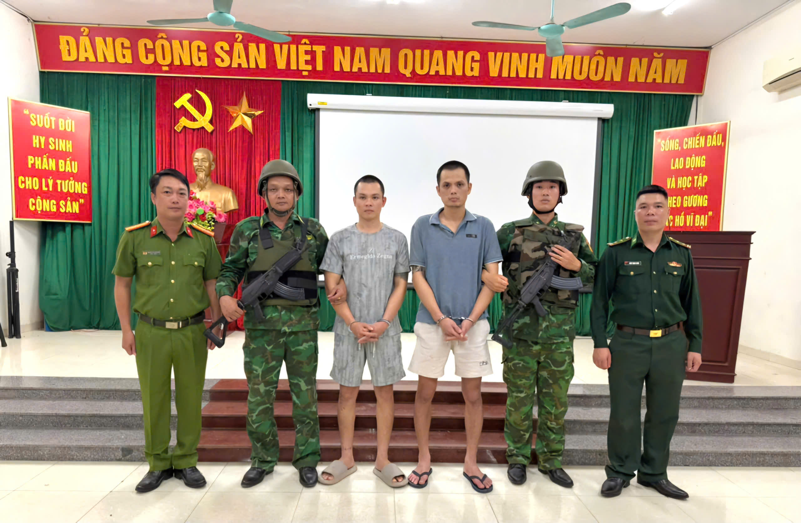 Bắt hai đối tượng truy n&atilde; đặc biệt nguy hiểm về ma t&uacute;y đang lẩn trốn tại L&agrave;o- Ảnh 1.