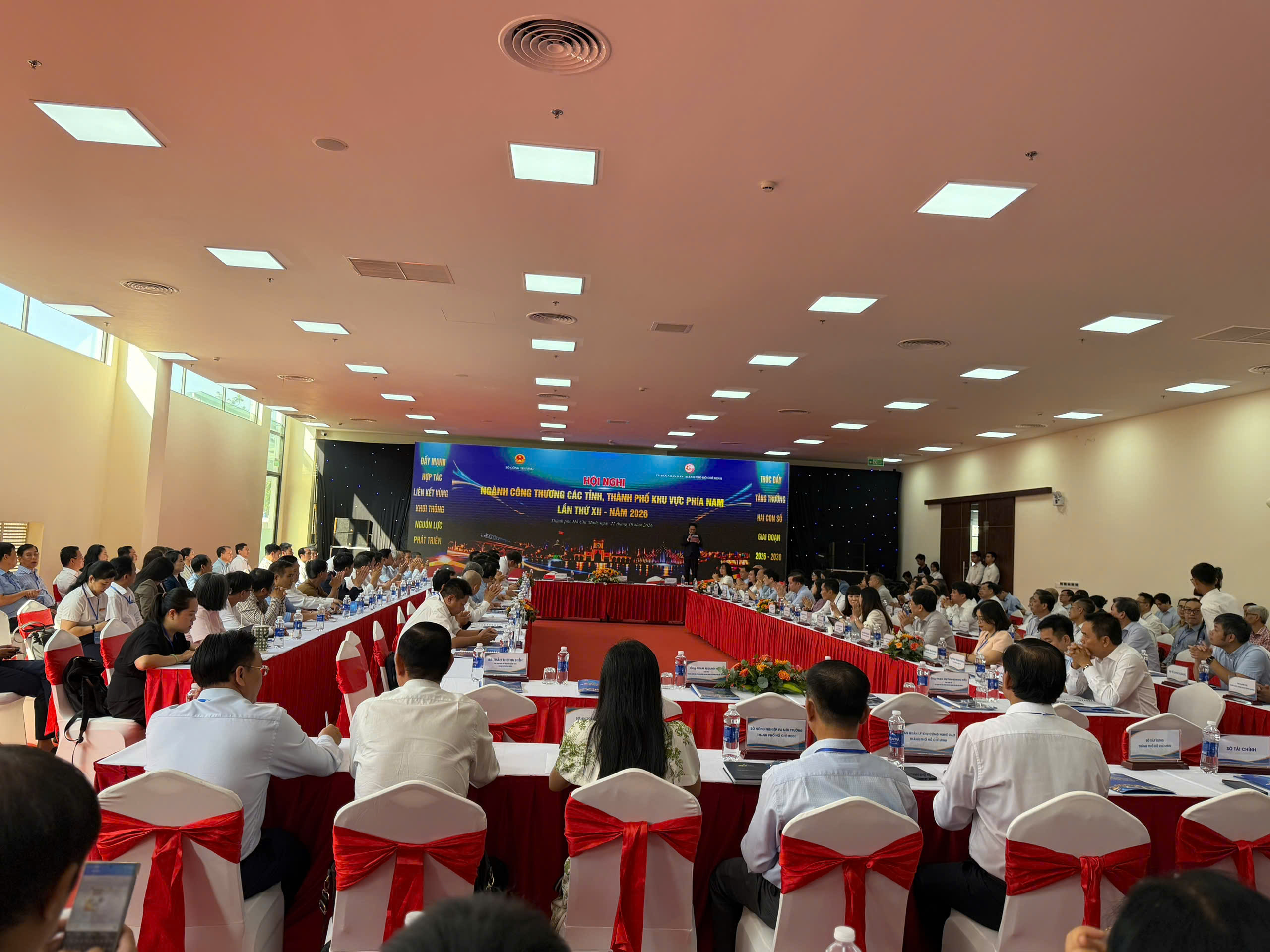 Bộ C&ocirc;ng Thương y&ecirc;u cầu quyết liệt th&aacute;o gỡ vướng mắc cho c&aacute;c dự &aacute;n đầu tư - Ảnh 2.