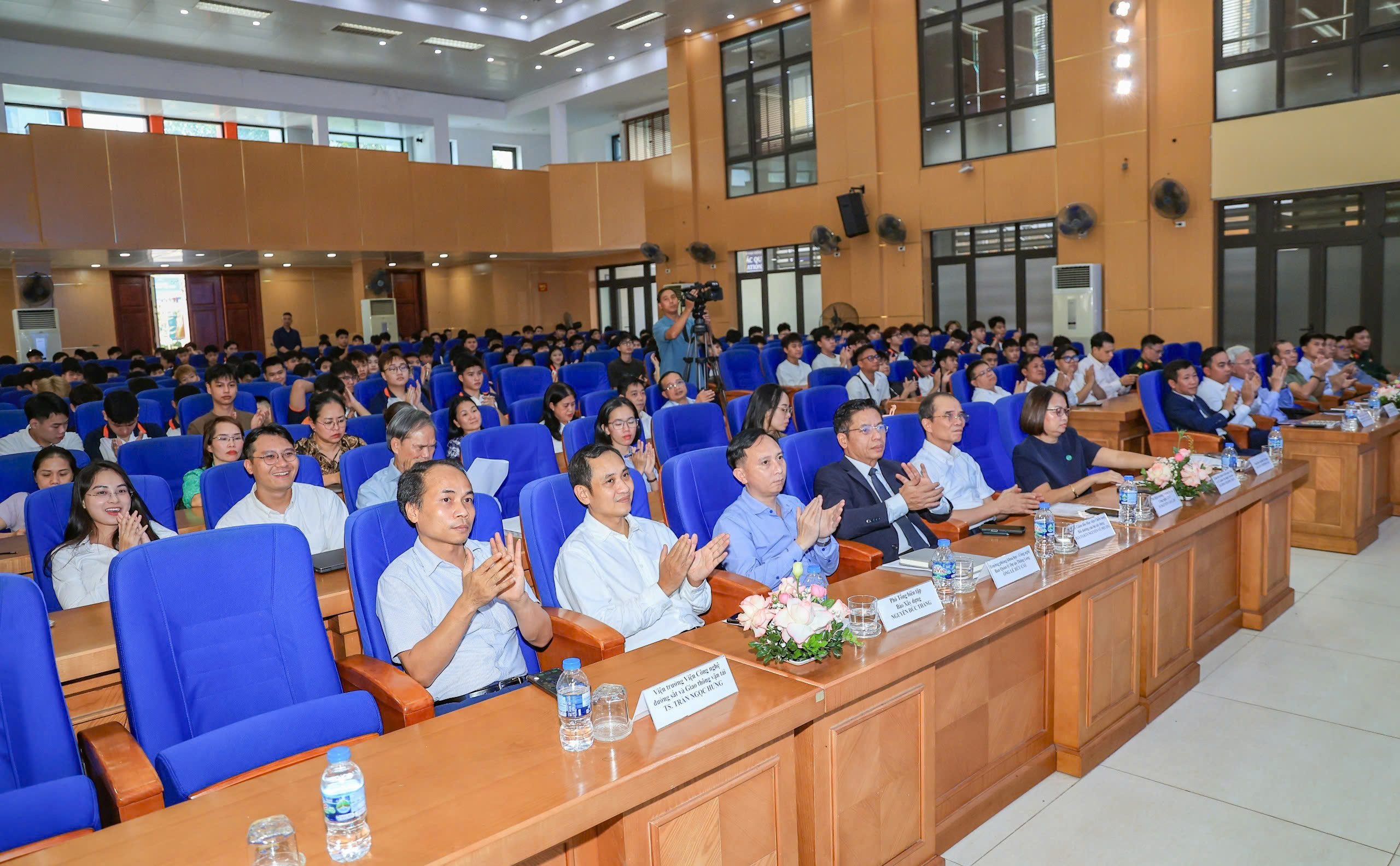 Đại học C&ocirc;ng nghệ GTVT th&uacute;c đẩy đ&agrave;o tạo nh&acirc;n lực chất lượng cao cho ng&agrave;nh X&acirc;y dựng - Ảnh 2.