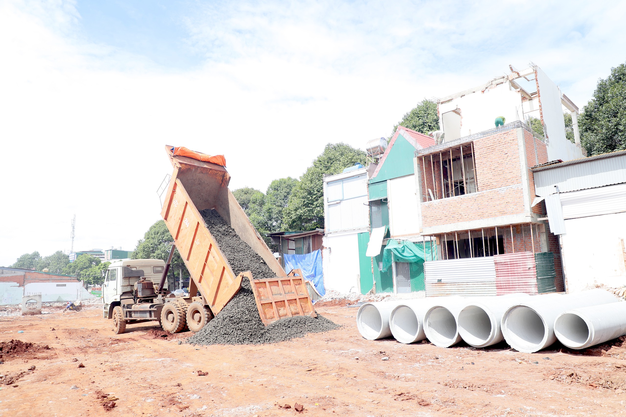 Đắk Lắk: Đường T&ocirc;n Đức Thắng tăng tốc thi c&ocirc;ng sau khi gỡ vướng mặt bằng- Ảnh 13.