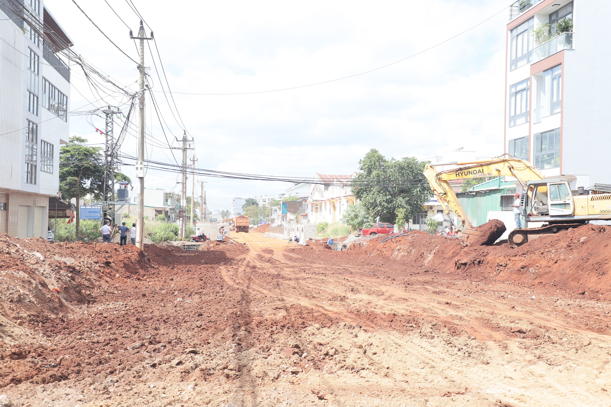 Đắk Lắk: Đường T&ocirc;n Đức Thắng tăng tốc thi c&ocirc;ng sau khi gỡ vướng mặt bằng- Ảnh 16.