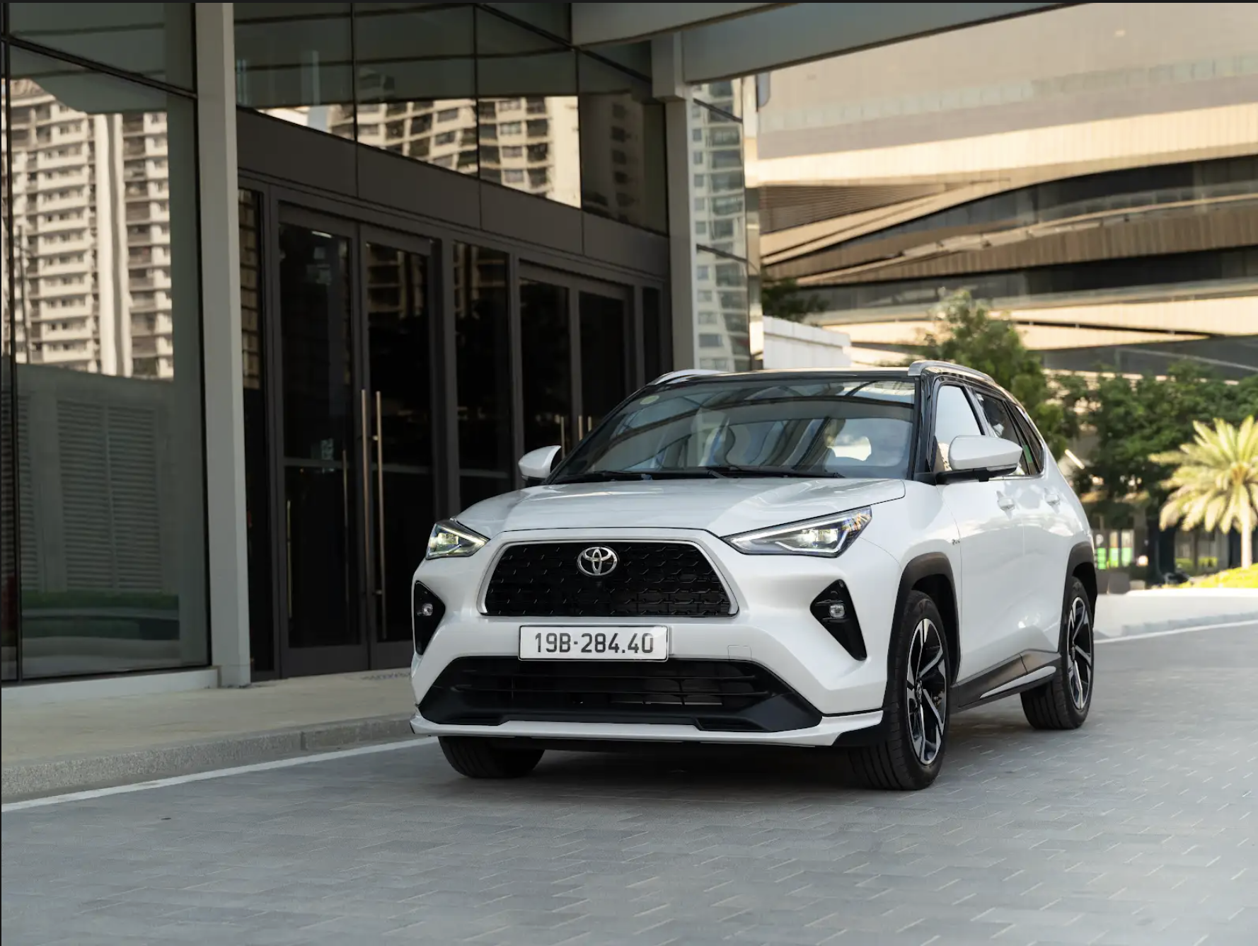 Toyota Yaris Cross Hybrid v&agrave; b&agrave;i to&aacute;n mua xe tiết kiệm chi ph&iacute; dịp cuối năm- Ảnh 1.