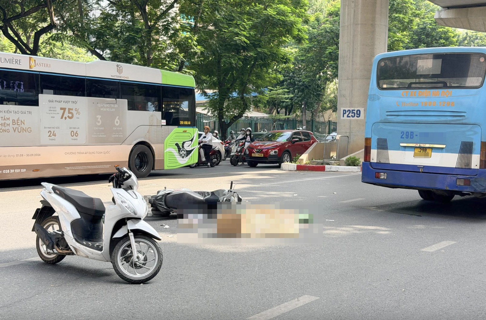 Ngăn va chạm, tai nạn tại điểm dừng đ&oacute;n trả kh&aacute;ch của xe bu&yacute;t - Ảnh 1.