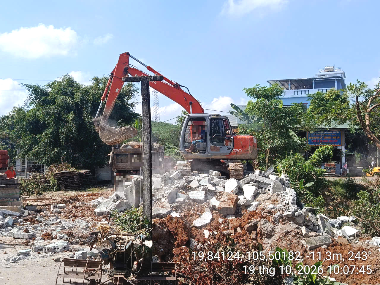 Ngăn chặn việc đào xúc đất, lấy xà bần tại dự án đường nối CHK Thọ Xuân- Ảnh 1.