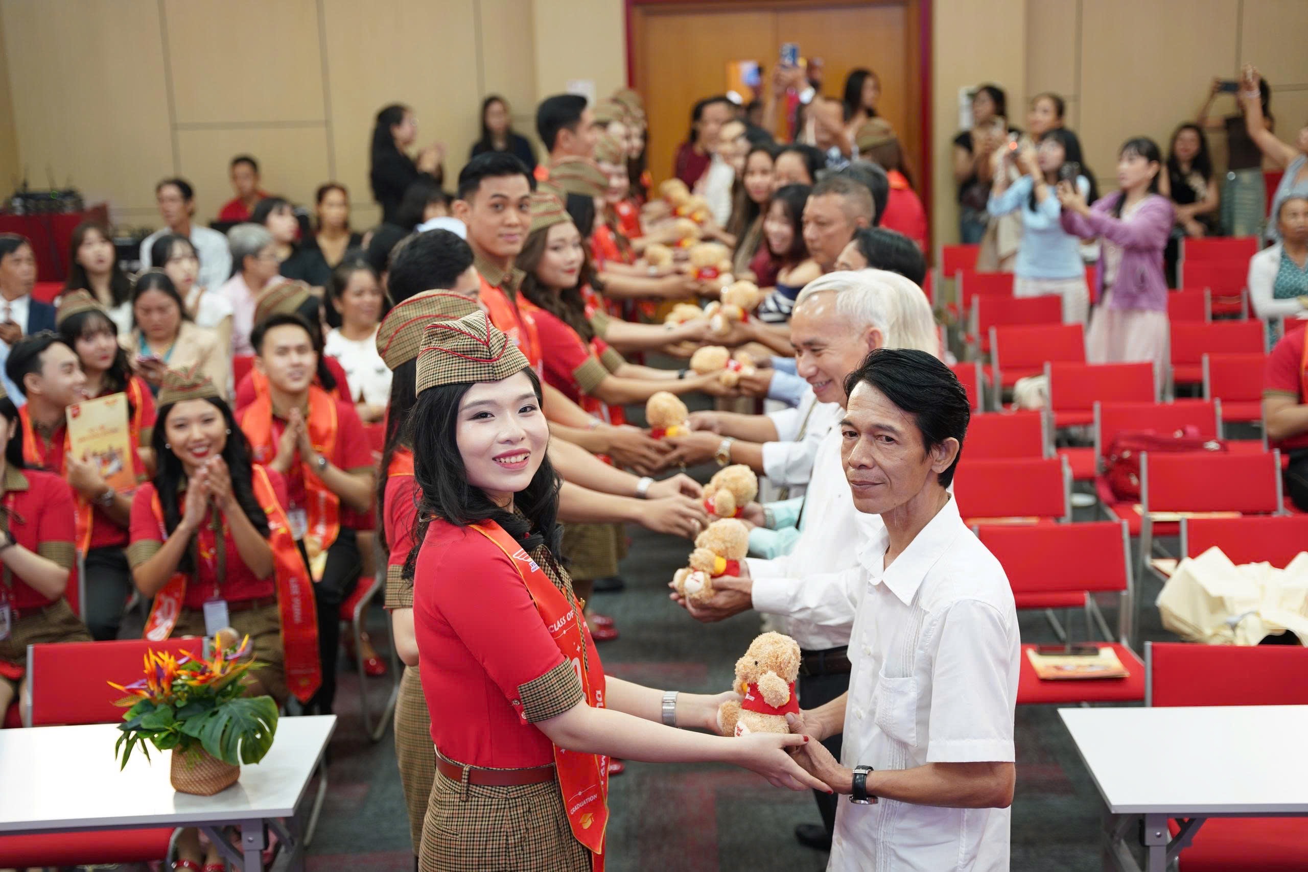 Học viện H&agrave;ng kh&ocirc;ng Victoria ghi dấu cột mốc trưởng th&agrave;nh của c&aacute;c t&acirc;n tiếp vi&ecirc;n h&agrave;ng kh&ocirc;ng - Ảnh 10.