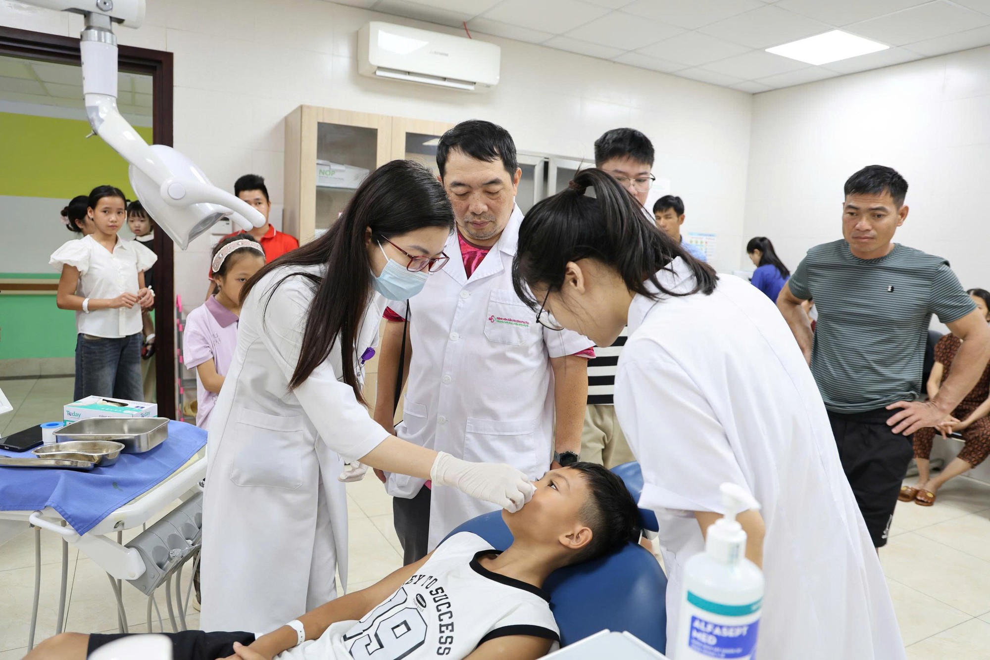 Viện sản nhi Ph&uacute; Thọ: Phẫu thuật miễn ph&iacute; cho 118 trẻ em khuyết tật- Ảnh 1.
