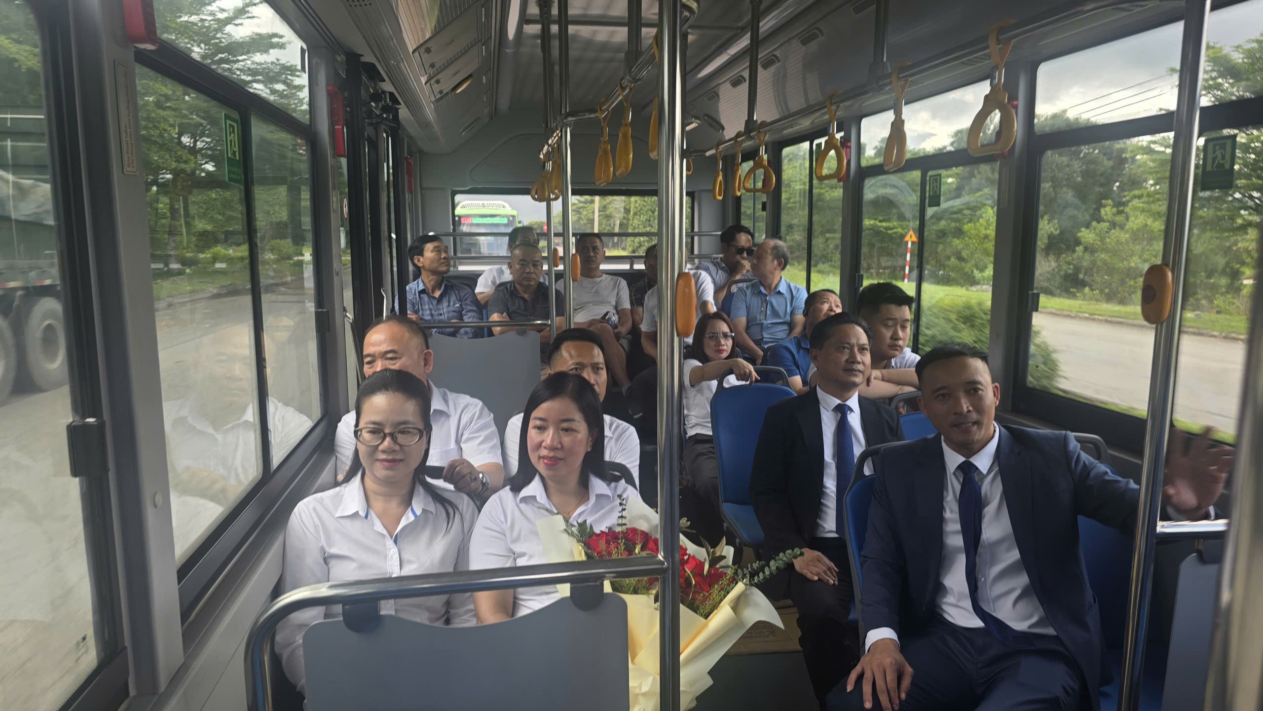 Xe buýt điện mở hướng giao thông xanh ở Thái Nguyên- Ảnh 1.