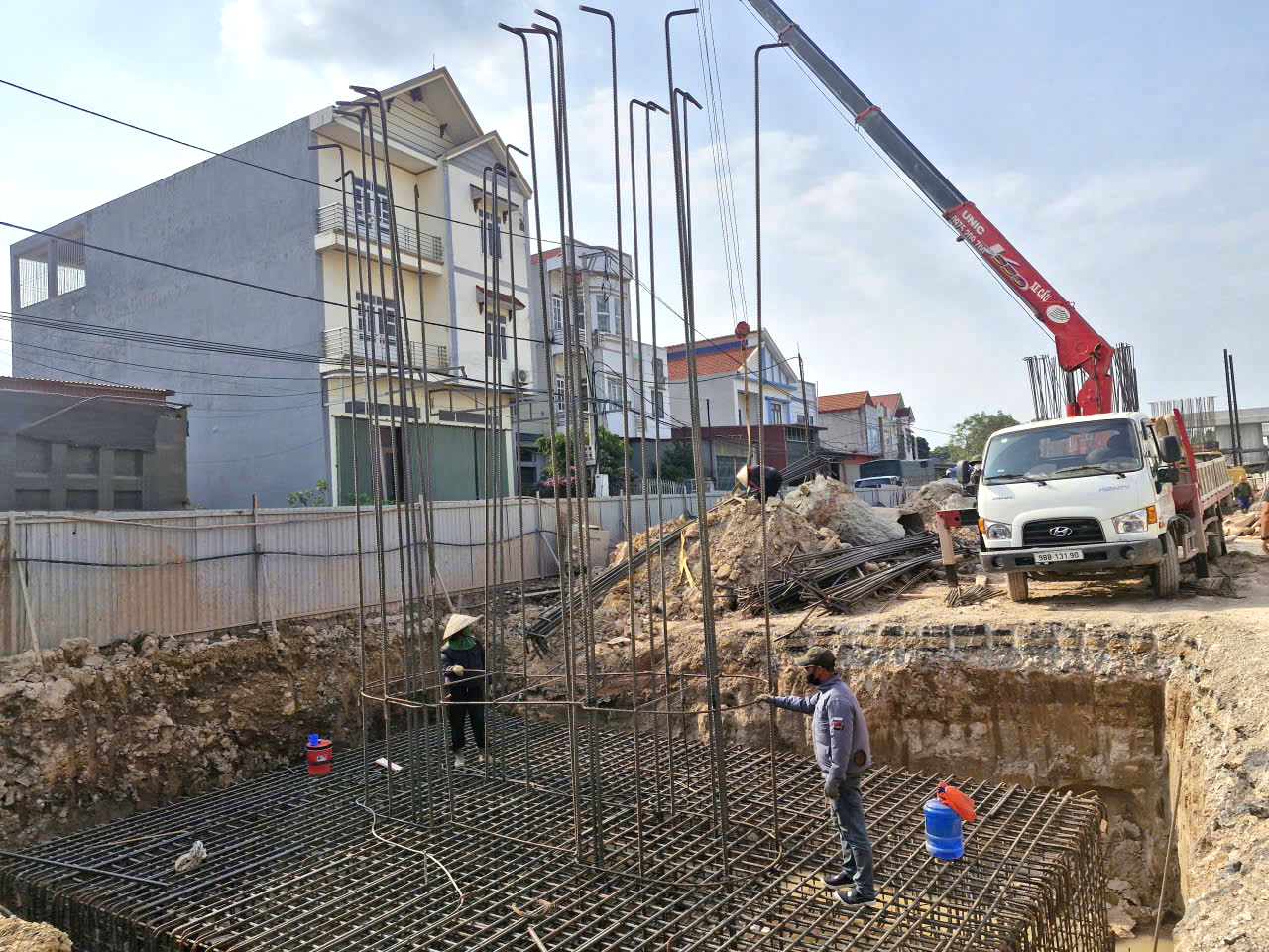Khắc phục kh&oacute; khăn, ho&agrave;n th&agrave;nh cầu Cẩm L&yacute; để t&aacute;ch đường bộ với đường sắt trong năm 2026- Ảnh 1.