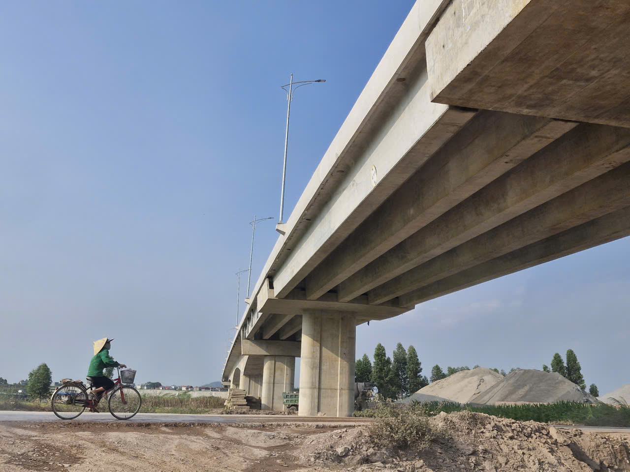 Khắc phục kh&oacute; khăn, ho&agrave;n th&agrave;nh cầu Cẩm L&yacute; để t&aacute;ch đường bộ với đường sắt trong năm 2026- Ảnh 17.
