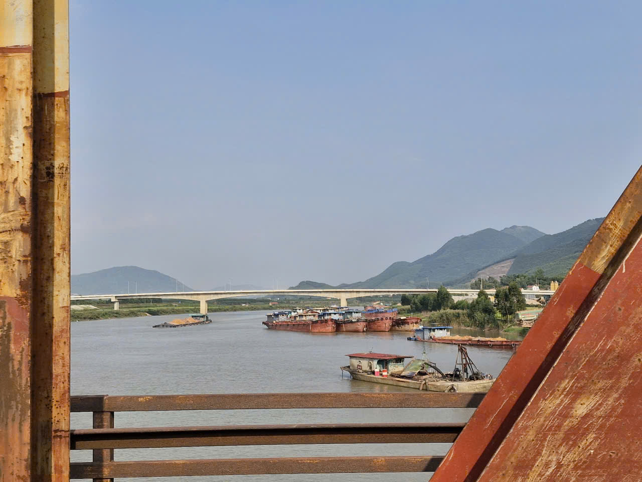 Khắc phục kh&oacute; khăn, ho&agrave;n th&agrave;nh cầu Cẩm L&yacute; để t&aacute;ch đường bộ với đường sắt trong năm 2026- Ảnh 16.