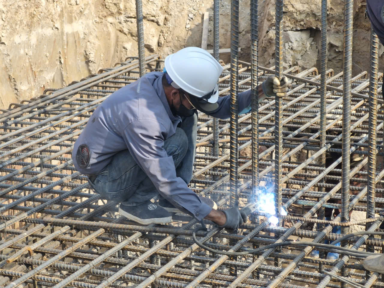 Khắc phục kh&oacute; khăn, ho&agrave;n th&agrave;nh cầu Cẩm L&yacute; để t&aacute;ch đường bộ với đường sắt trong năm 2026- Ảnh 3.