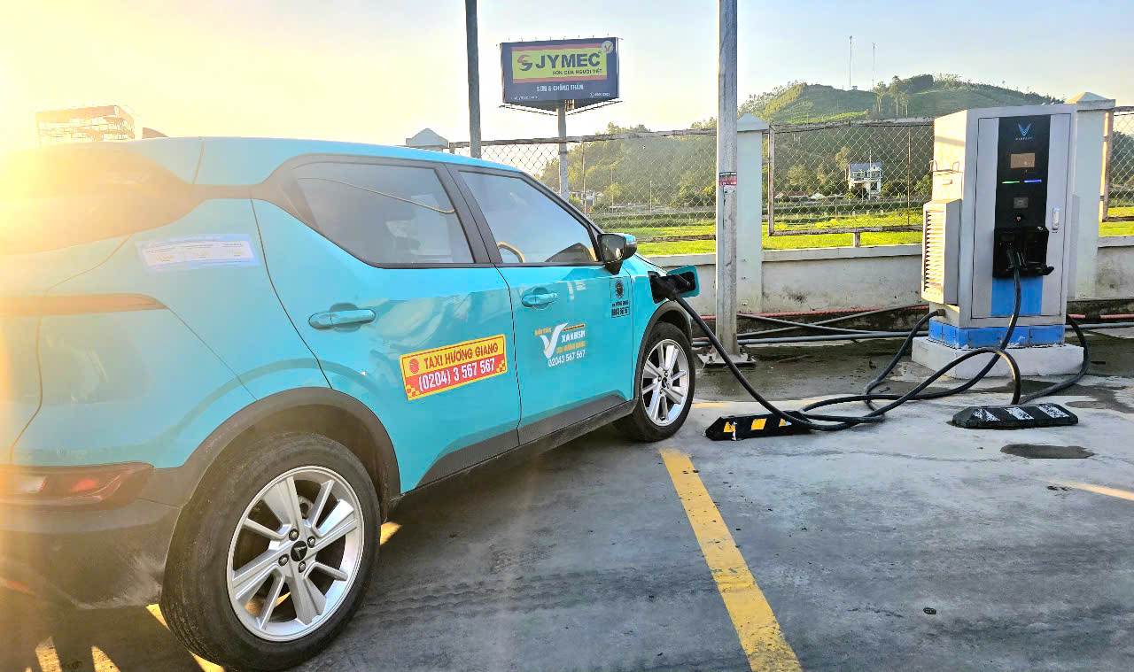 Nhu cầu điện cho trung t&acirc;m dữ liệu v&agrave; xe điện tăng nhanh - Ảnh 1.