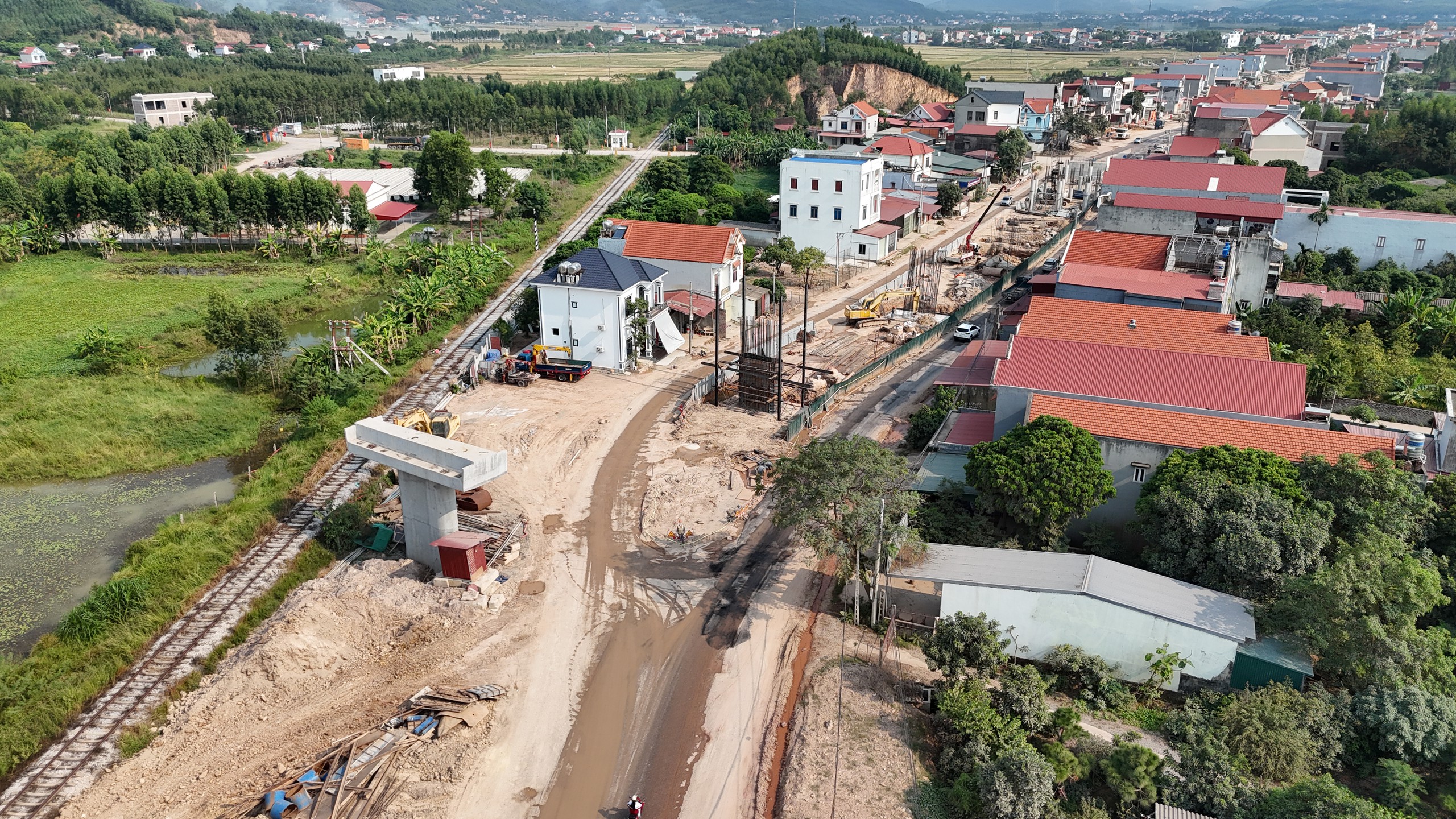 Khắc phục kh&oacute; khăn, ho&agrave;n th&agrave;nh cầu Cẩm L&yacute; để t&aacute;ch đường bộ với đường sắt trong năm 2026- Ảnh 12.