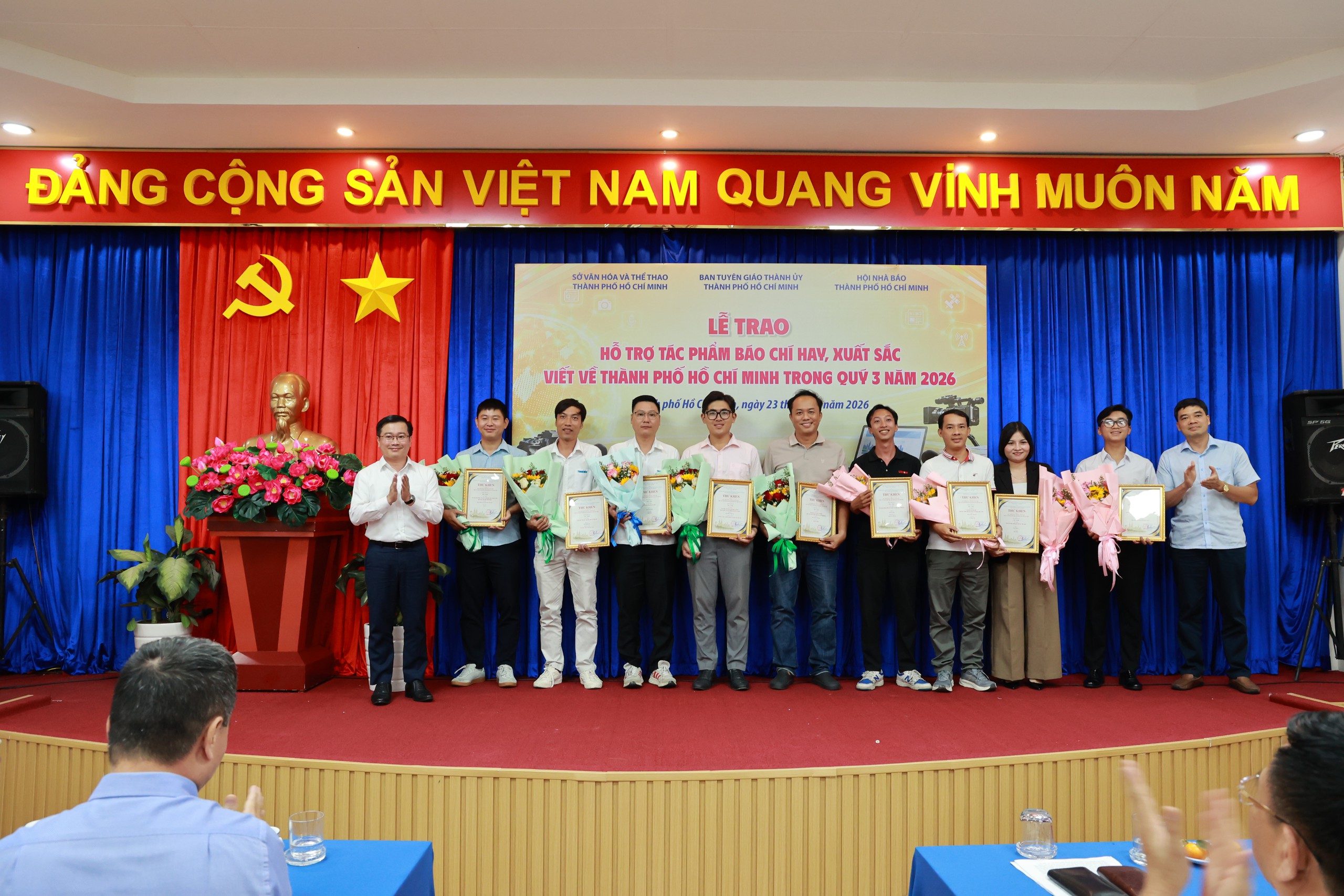 Vệt bài kiểm soát khí thải TP.HCM của Báo Xây dựng được trao Thư khen- Ảnh 3.