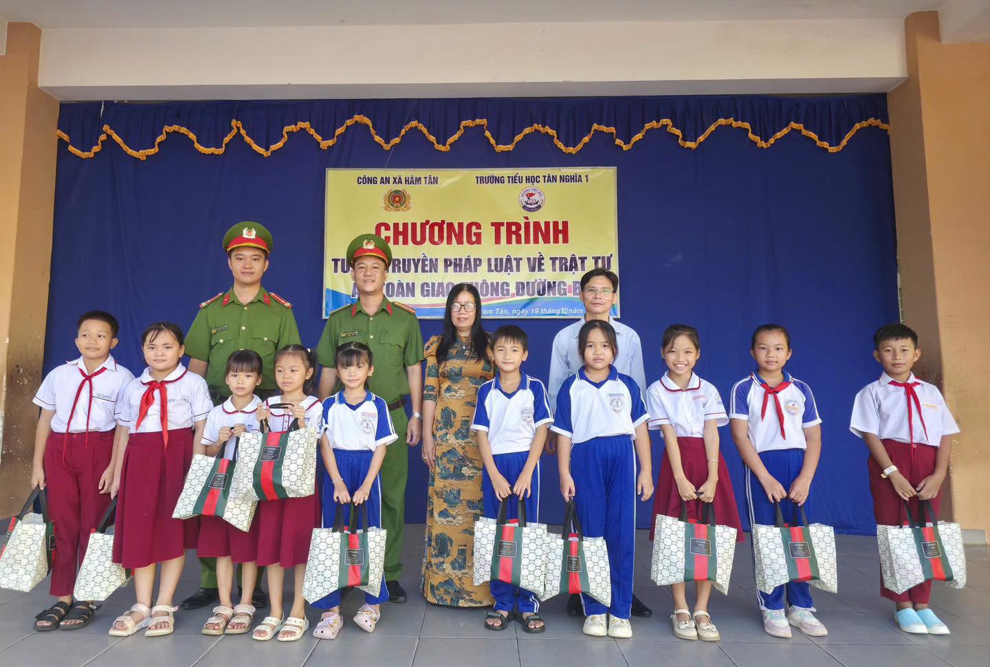 L&acirc;m Đồng: Gần 2.500 học sinh được tuy&ecirc;n truyền ph&aacute;p luật, kỹ năng giao th&ocirc;ng an to&agrave;n- Ảnh 2.