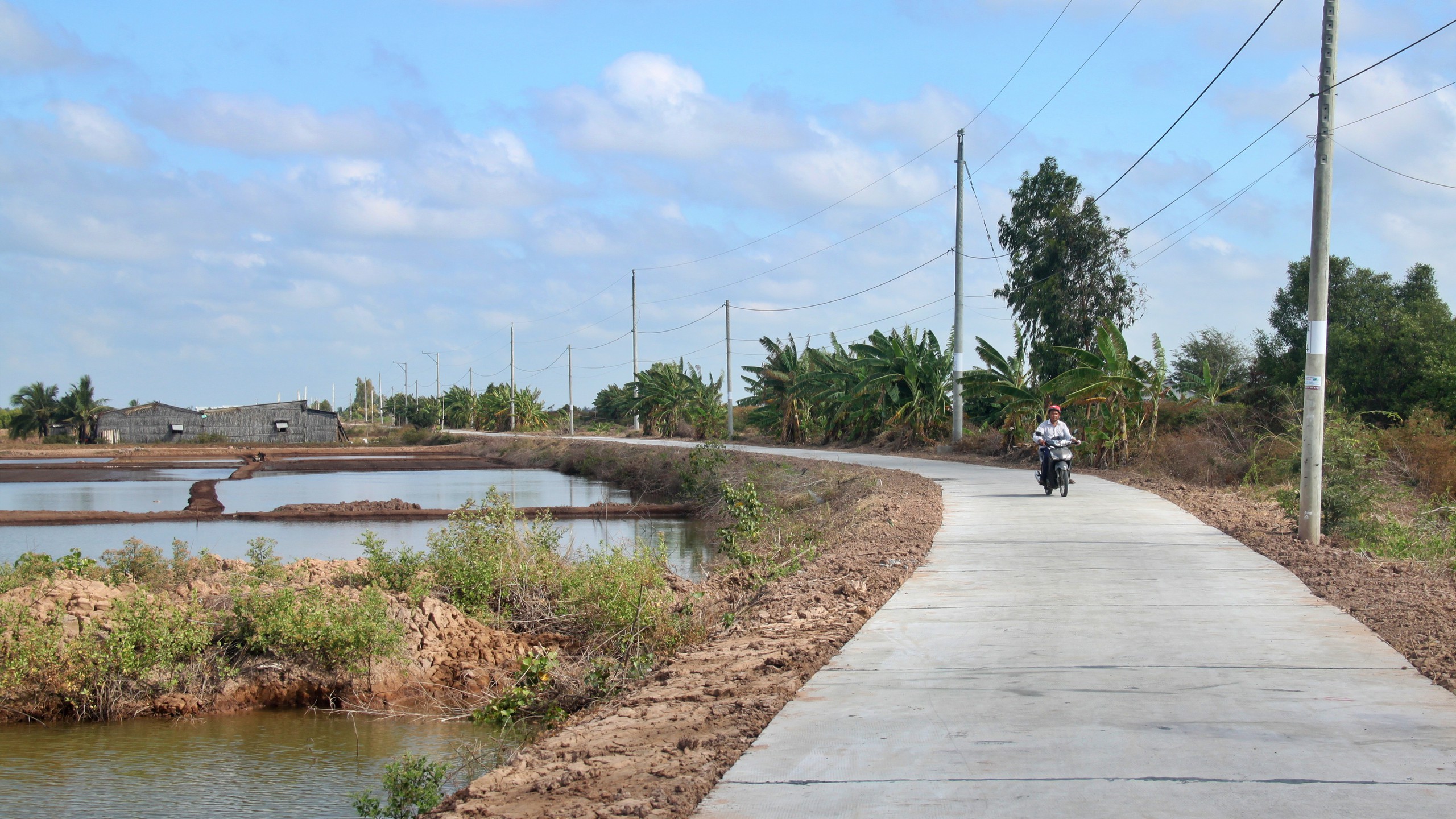 C&agrave; Mau ho&agrave;n thiện hạ tầng, n&acirc;ng gi&aacute; trị nghề muối- Ảnh 1.