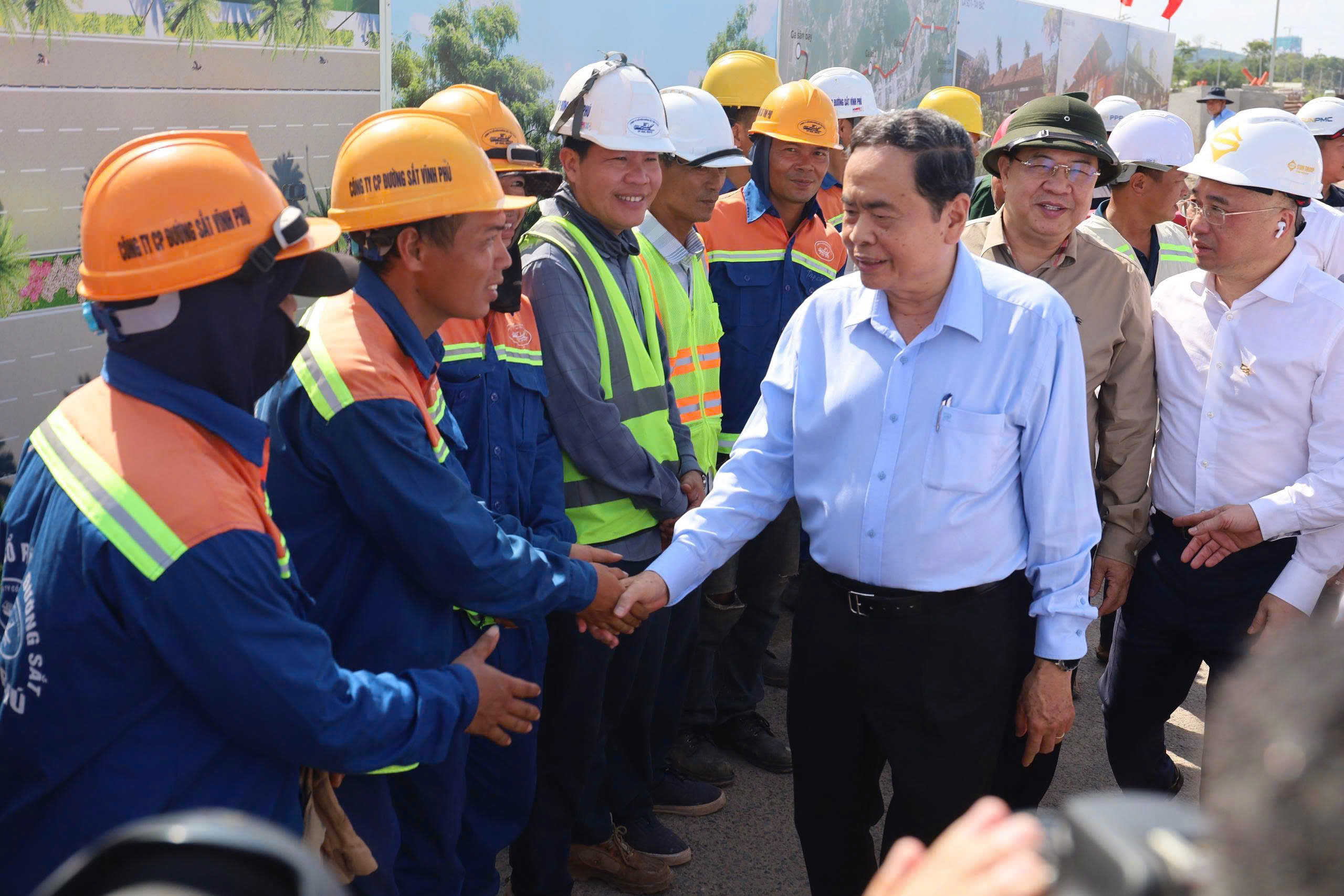 Chủ tịch Quốc Hội Trần Thanh Mẫn, Ph&oacute; Thủ tướng Thường trực Phạm Gia T&uacute;c kiểm tra dự &aacute;n APEC - Ảnh 2.