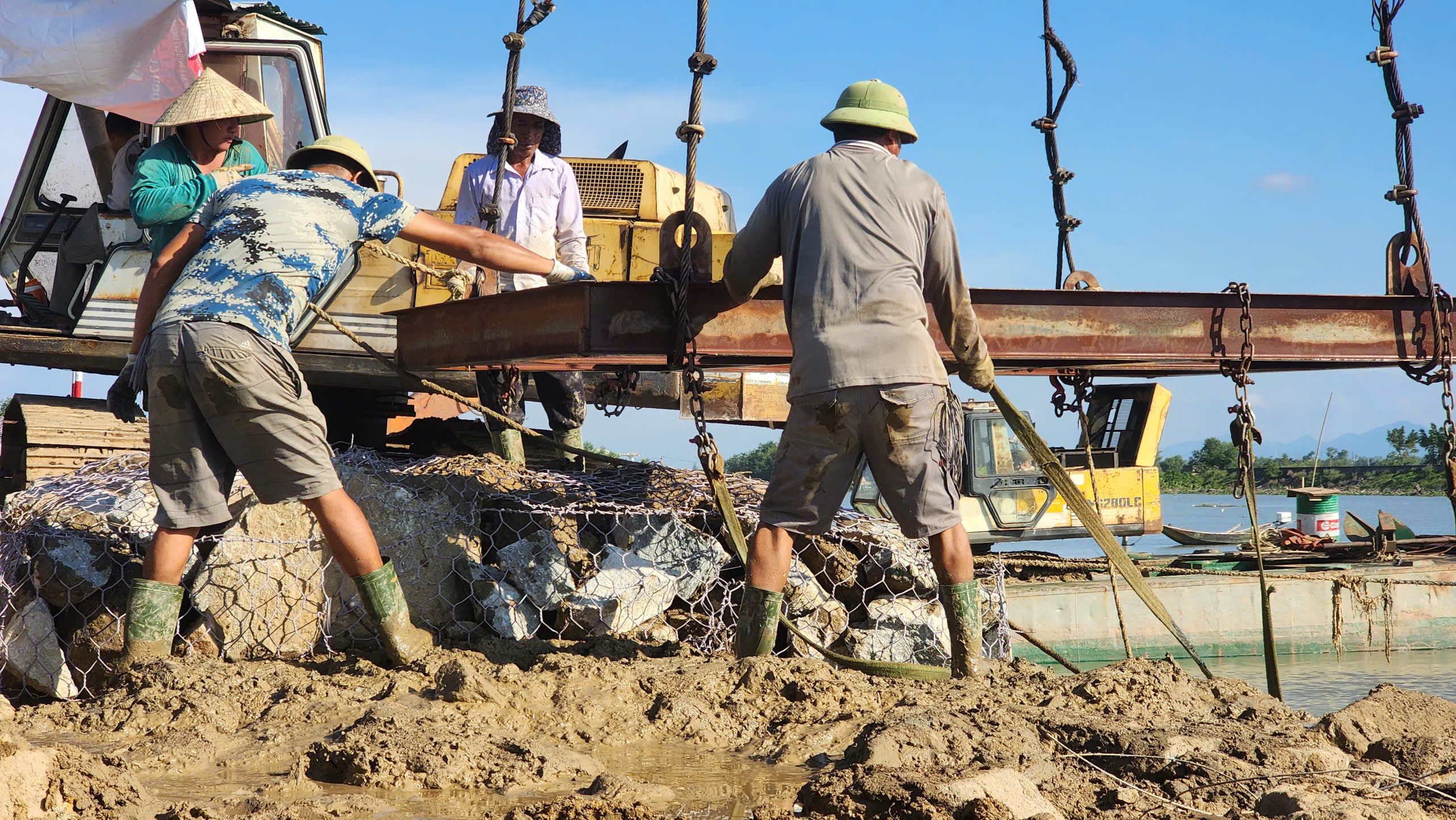 Cận cảnh c&ocirc;ng trường khơi th&ocirc;ng d&ograve;ng chảy hạ du hồ Kẻ Gỗ 600 tỷ đồng- Ảnh 8.