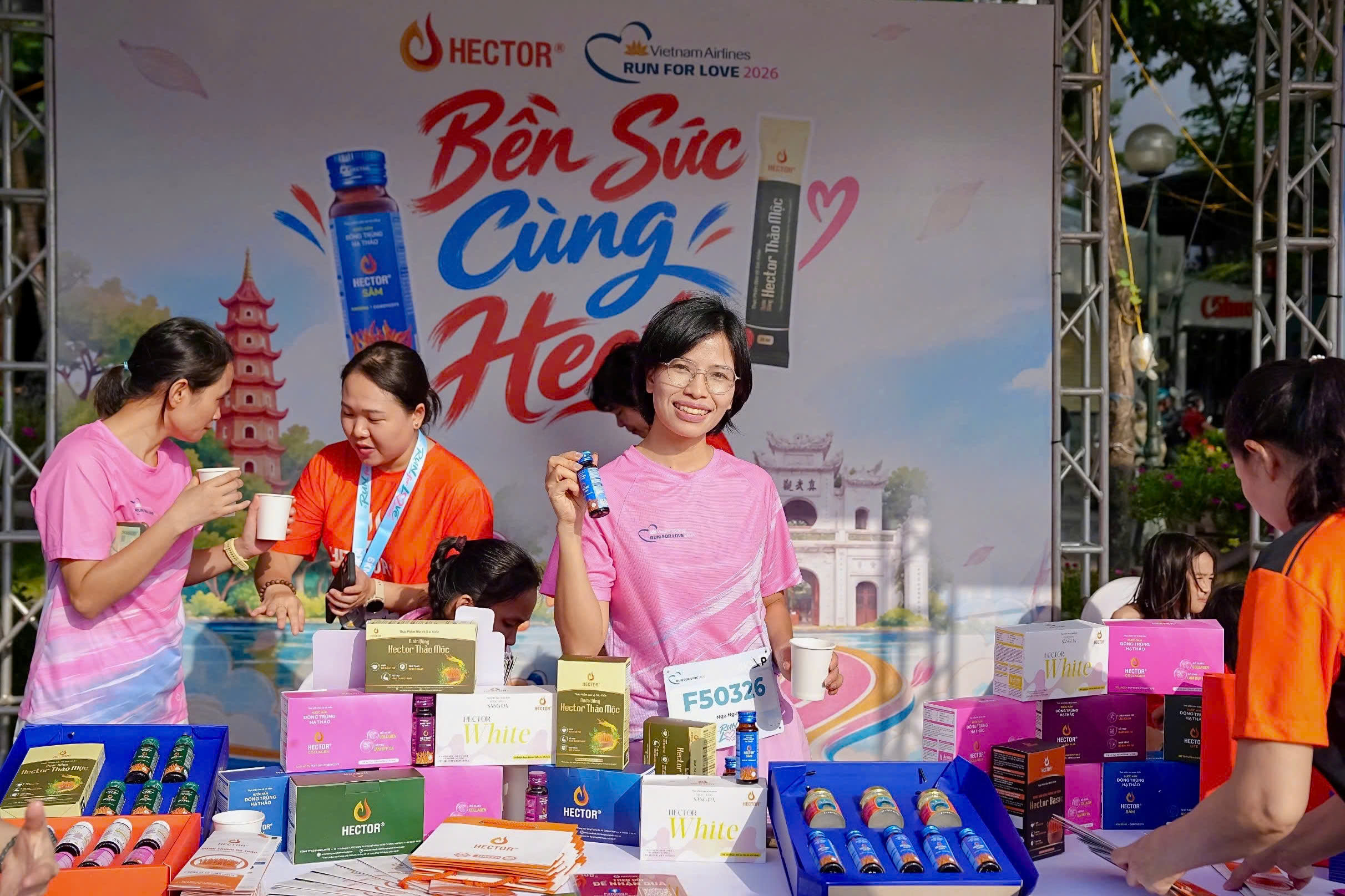Hơn 2.000 vận động viên tranh tài tại giải chạy “Run For Love” của Vietnam Airlines - Ảnh 14.