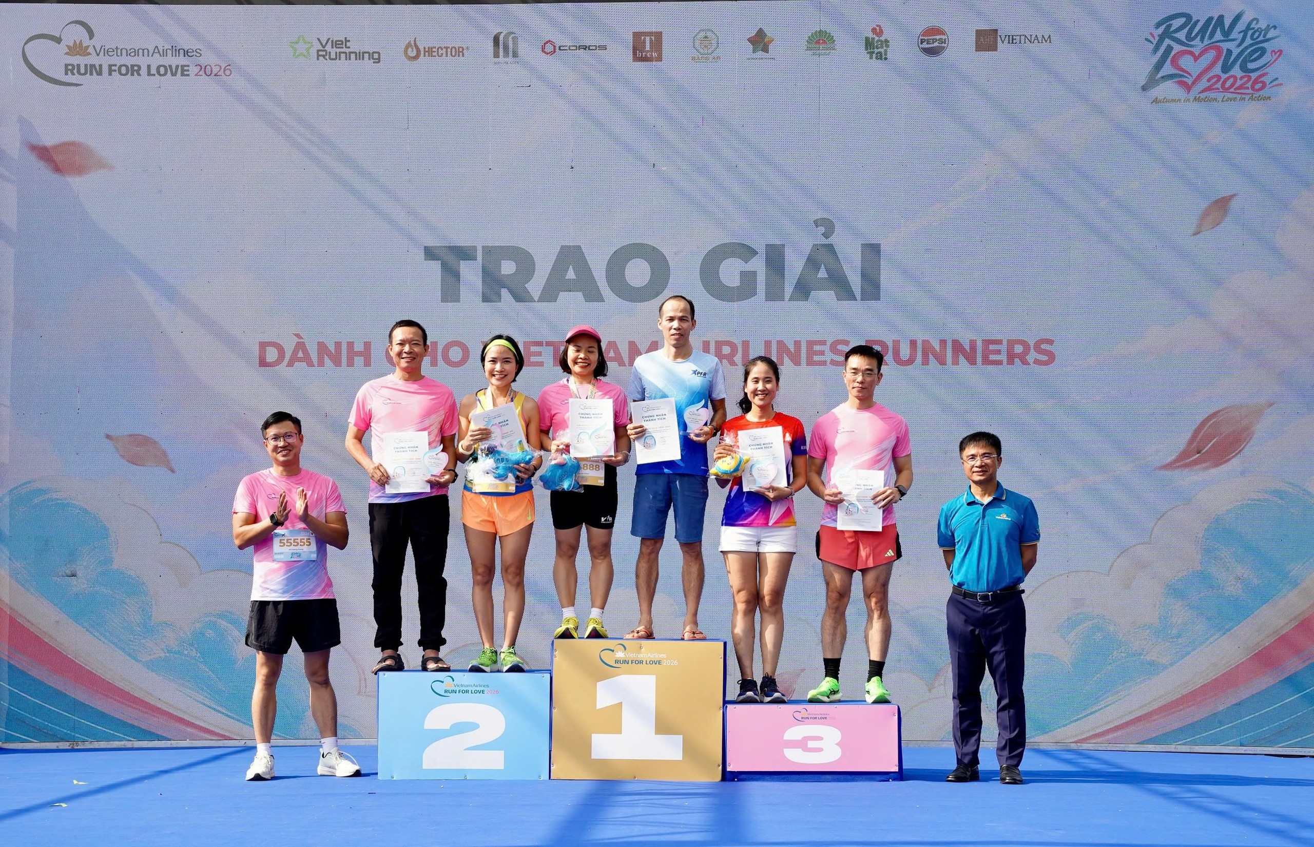 Hơn 2.000 vận động viên tranh tài tại giải chạy “Run For Love” của Vietnam Airlines - Ảnh 15.