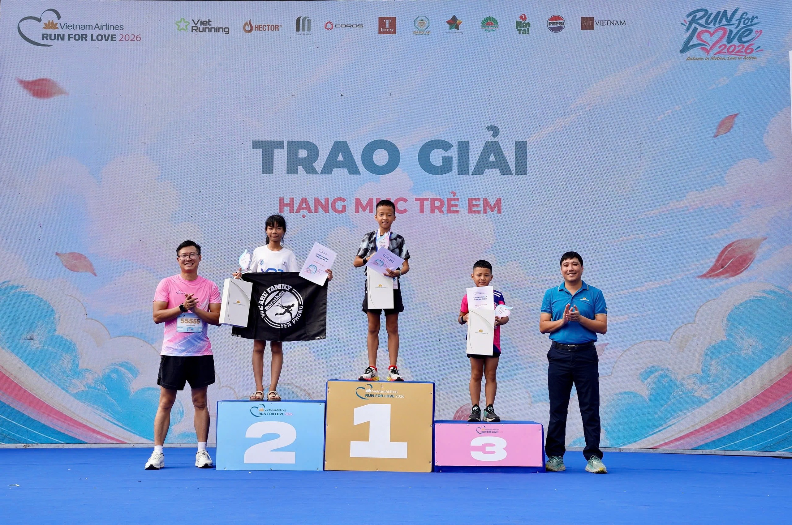 Hơn 2.000 vận động viên tranh tài tại giải chạy “Run For Love” của Vietnam Airlines - Ảnh 16.