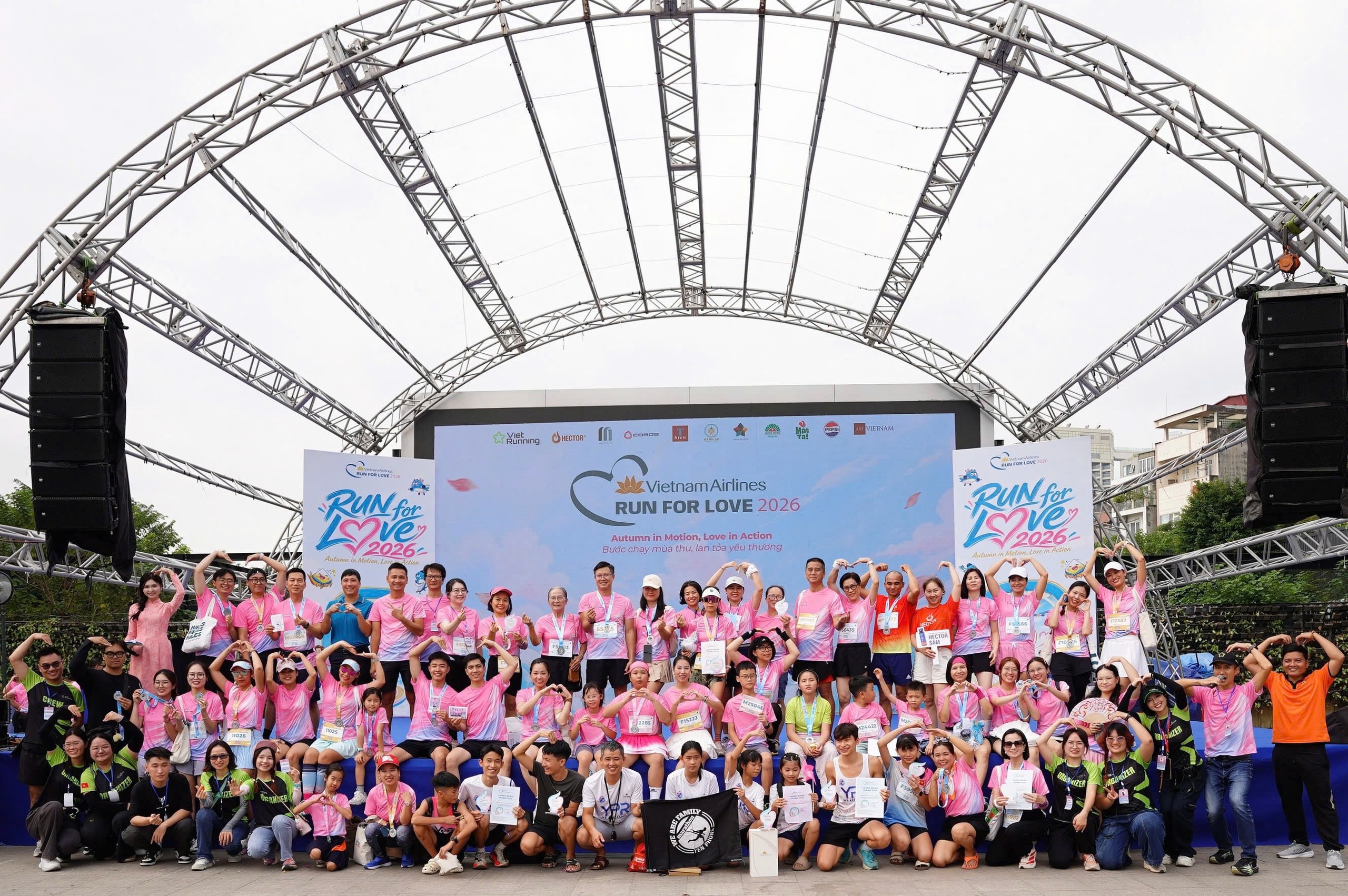 Hơn 2.000 vận động viên tranh tài tại giải chạy “Run For Love” của Vietnam Airlines - Ảnh 18.