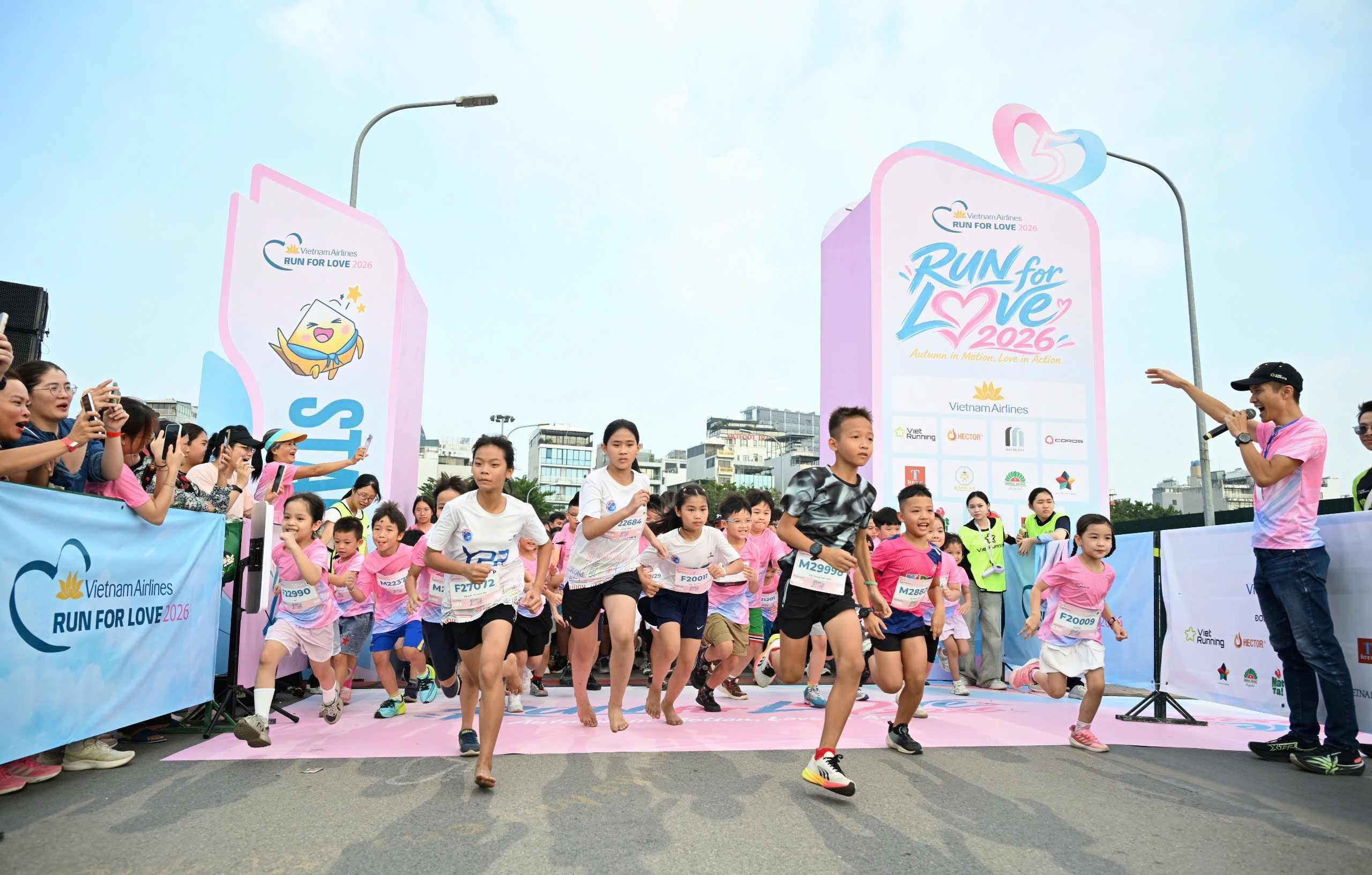 Hơn 2.000 vận động viên tranh tài tại giải chạy “Run For Love” của Vietnam Airlines - Ảnh 9.