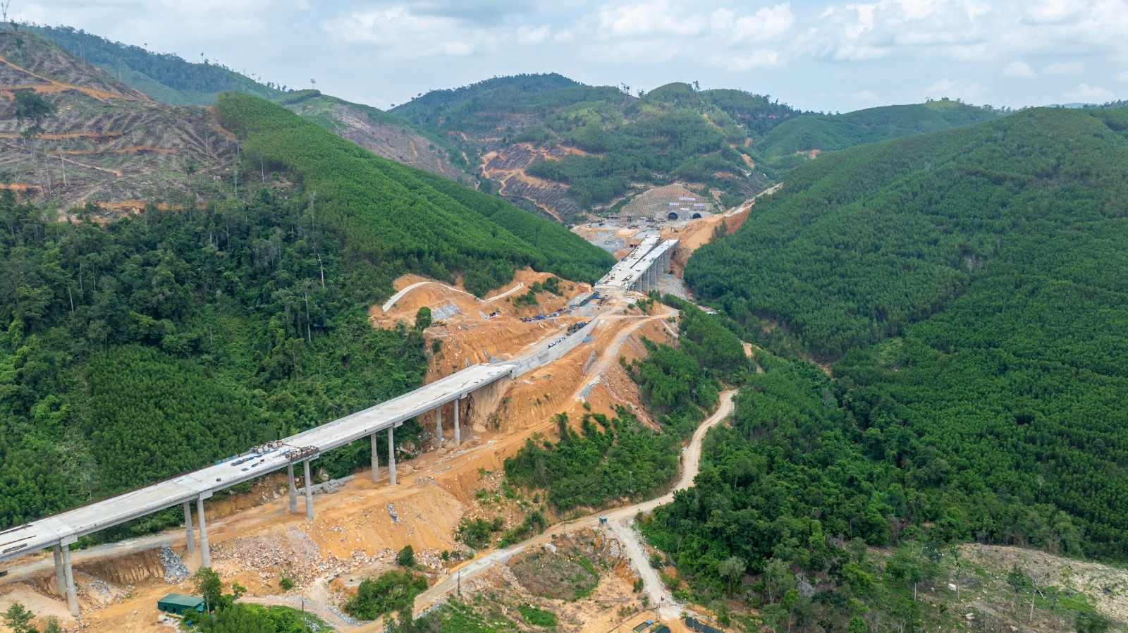 "Truyền lửa" nghề, vượt kh&oacute; đưa cao tốc Kh&aacute;nh H&ograve;a - Bu&ocirc;n Ma Thuột về đ&iacute;ch sớm - Ảnh 3.