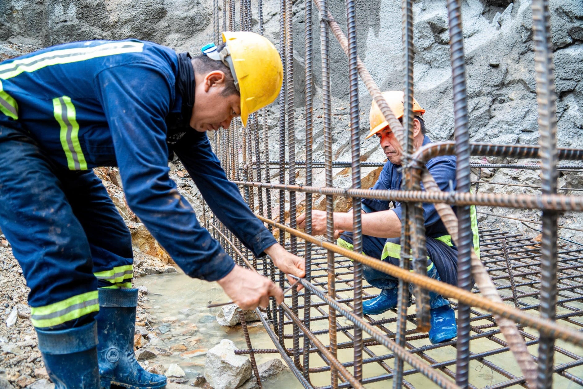 "Truyền lửa" nghề, vượt kh&oacute; đưa cao tốc Kh&aacute;nh H&ograve;a - Bu&ocirc;n Ma Thuột về đ&iacute;ch sớm - Ảnh 2.