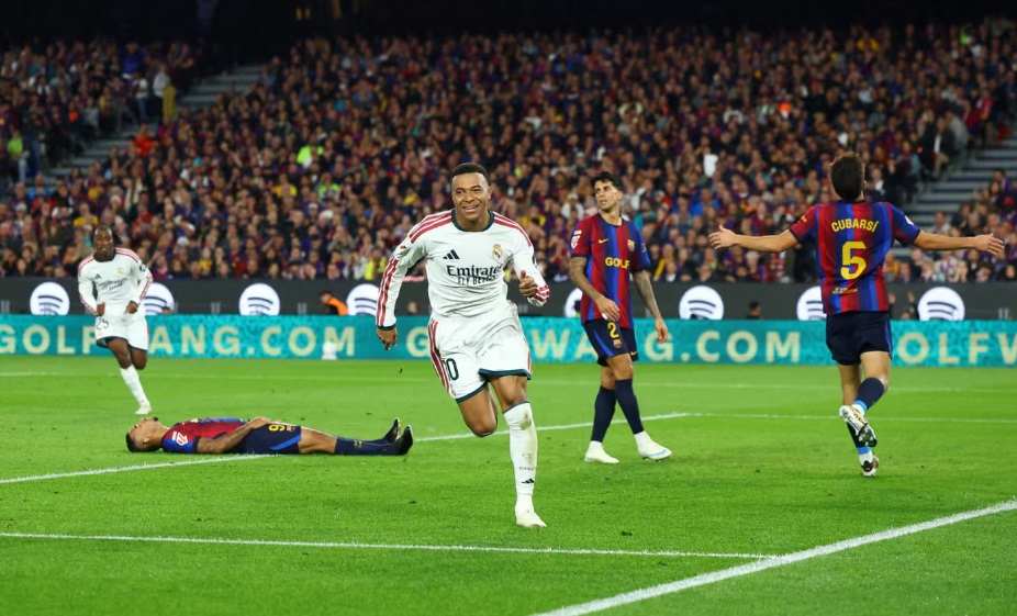 Mbappe lập c&uacute; đ&uacute;p, Real Madrid đ&aacute;nh bại Barcelona trong trận El Clasico- Ảnh 2.