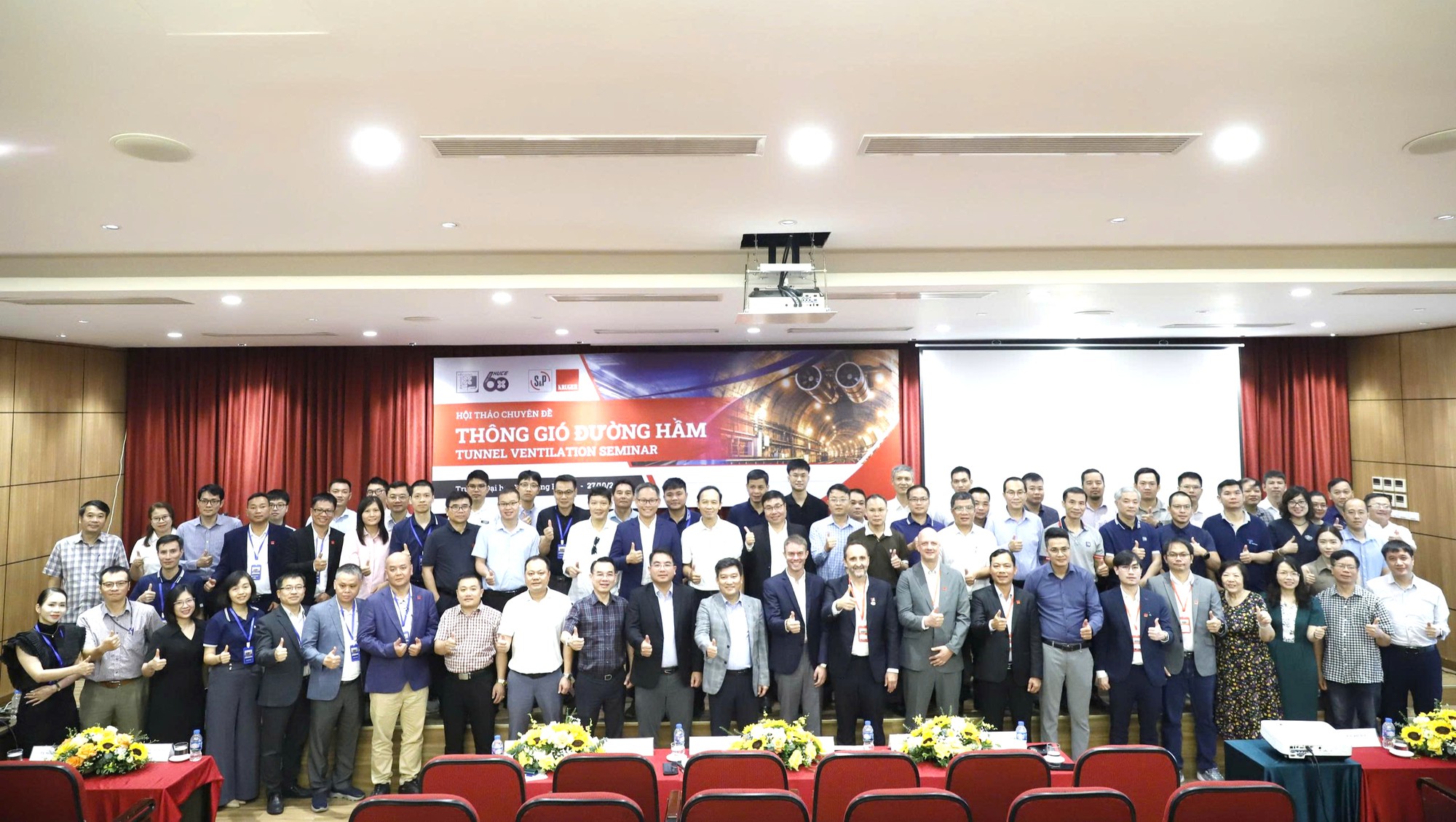 Đại học Xây dựng Hà Nội trao đổi giải pháp thông gió đường hầm, bảo đảm an toàn công trình - Ảnh 4.