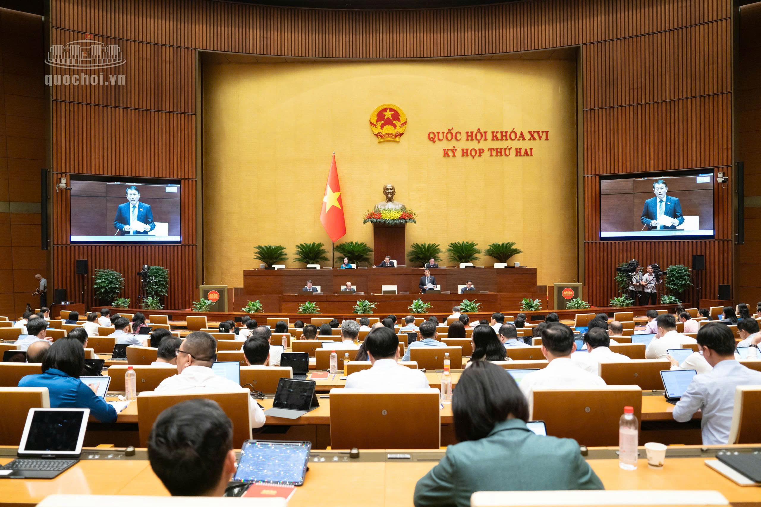 Bộ trưởng Bộ C&ocirc;ng an giải tr&igrave;nh về c&aacute;c nội dung của Bộ luật H&igrave;nh sự (sửa đổi) - Ảnh 3.