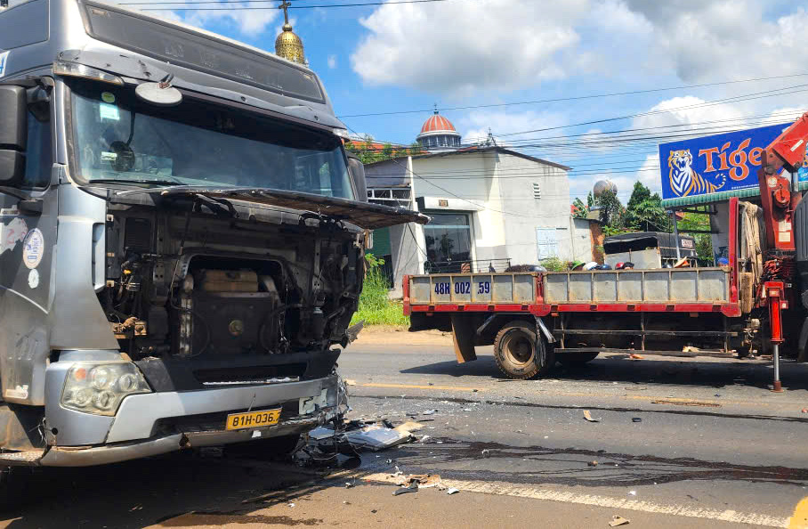 Xe tải tập l&aacute;i va chạm xe đầu k&eacute;o tr&ecirc;n đường Hồ Ch&iacute; Minh, học vi&ecirc;n tử vong- Ảnh 2.