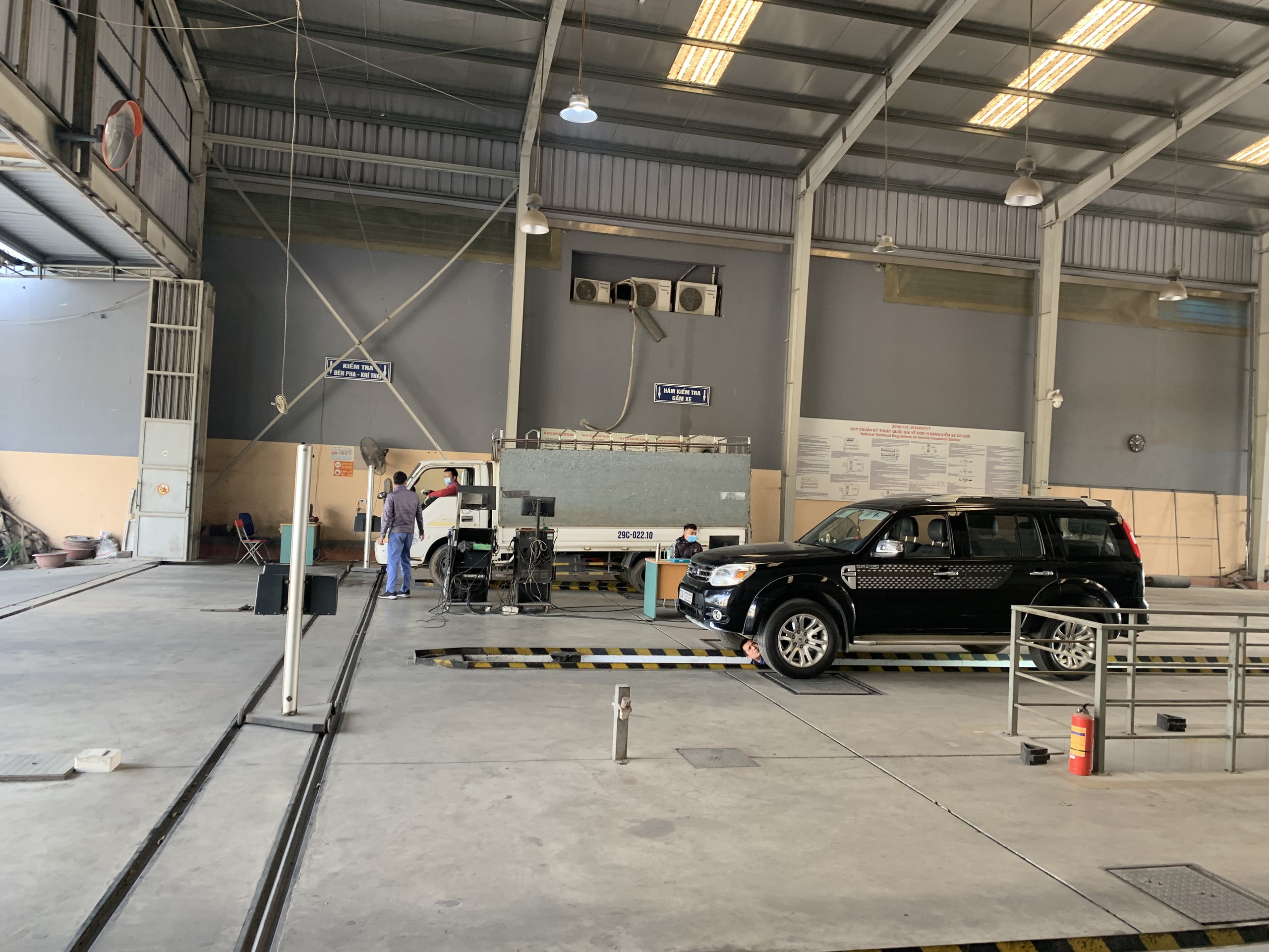Đề xuất siết gi&aacute;m s&aacute;t, đ&aacute;nh gi&aacute; định kỳ cơ sở đăng kiểm - Ảnh 2.