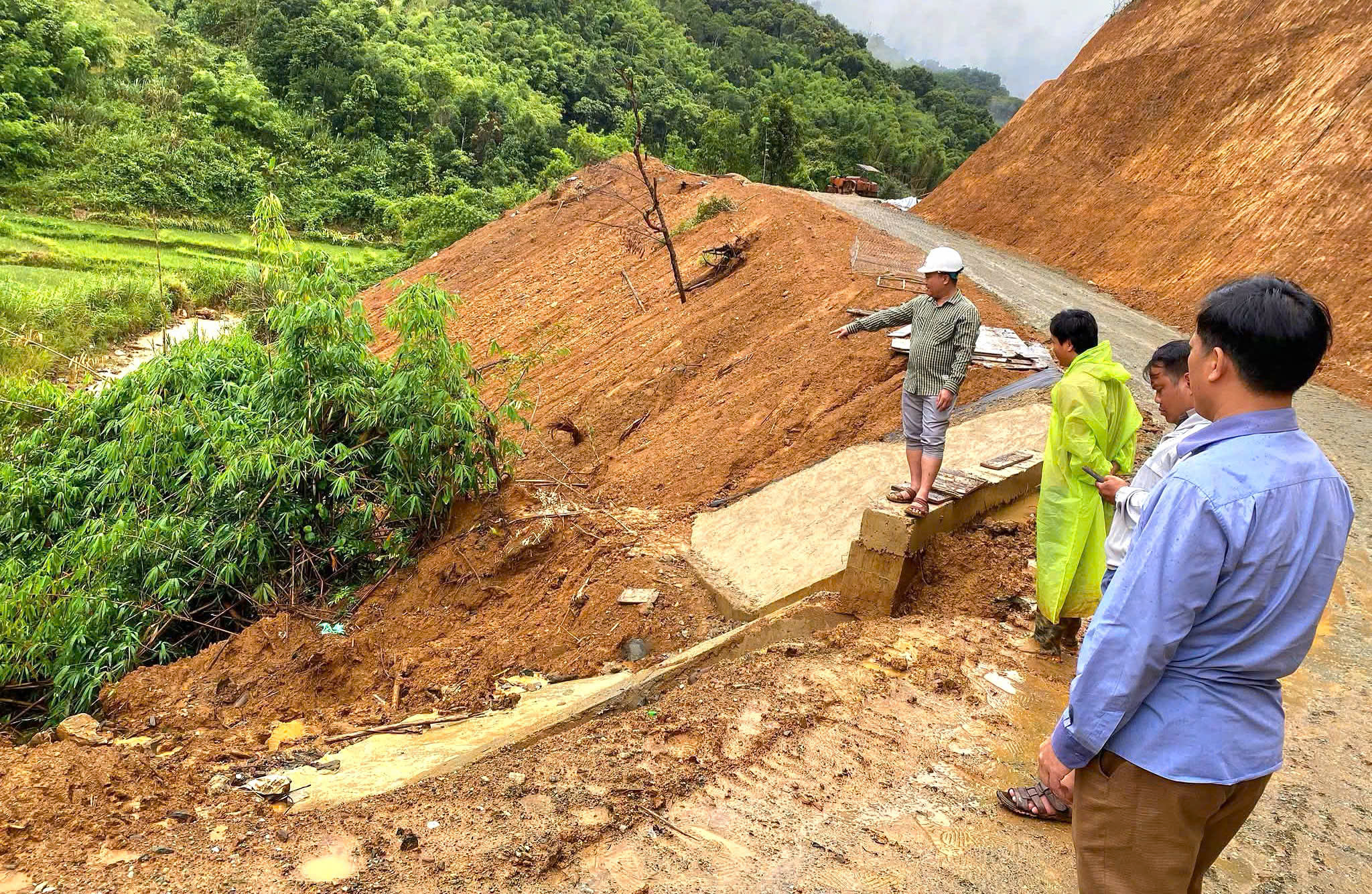 Đ&agrave; Nẵng khẩn trương di dời d&acirc;n khỏi v&ugrave;ng nguy cơ thi&ecirc;n tai- Ảnh 1.